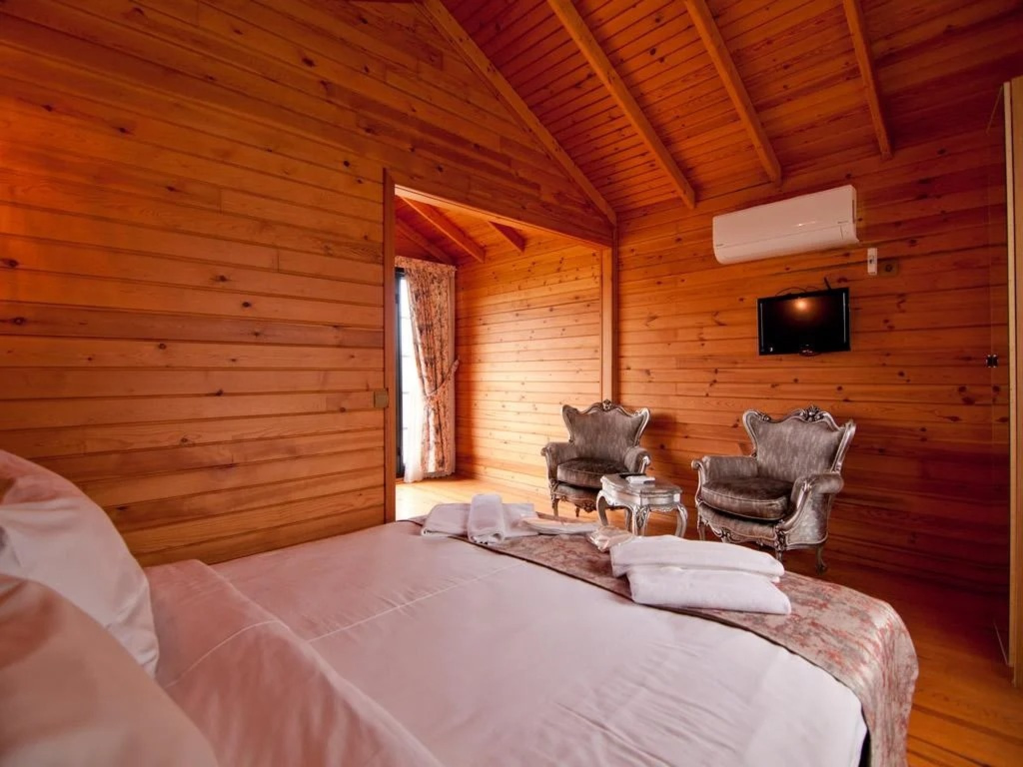 Bungalow with Shared Bathroom