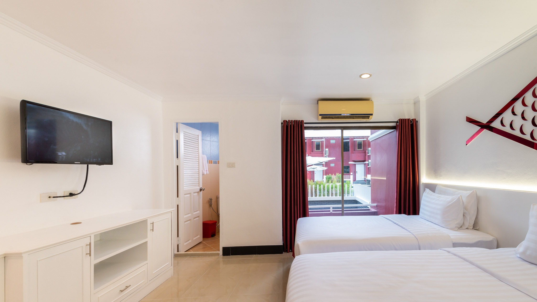 Studio Queen Size Bed