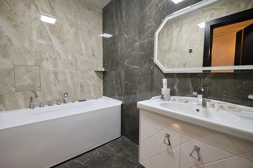 Quadruple Two Bedrooms One Bathroom