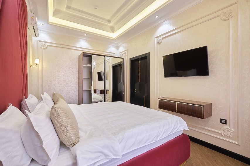 Quadruple Two Bedrooms One Bathroom