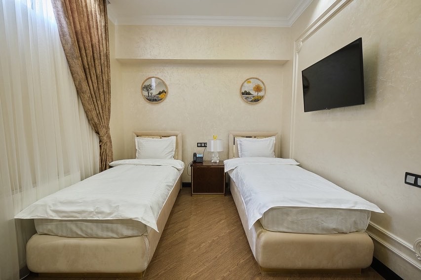 Quadruple Two Bedrooms One Bathroom