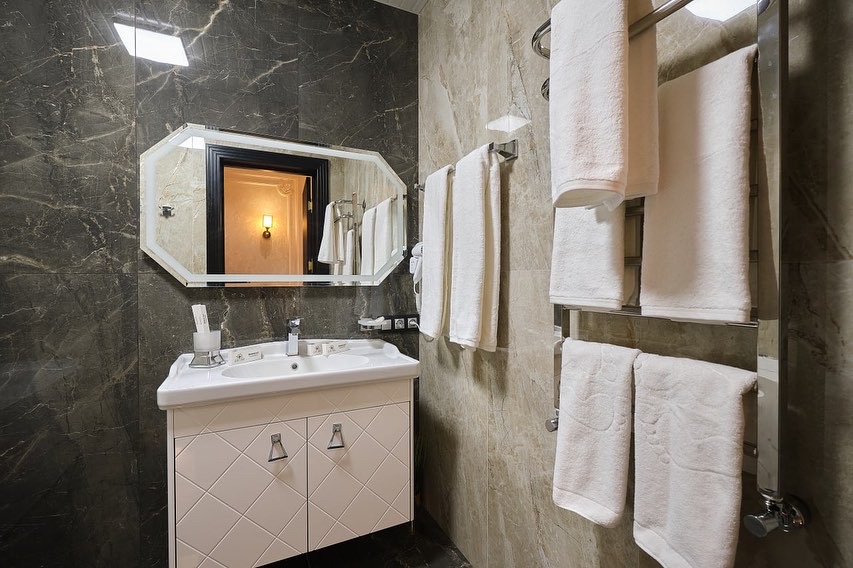 Quadruple Two Bedrooms One Bathroom