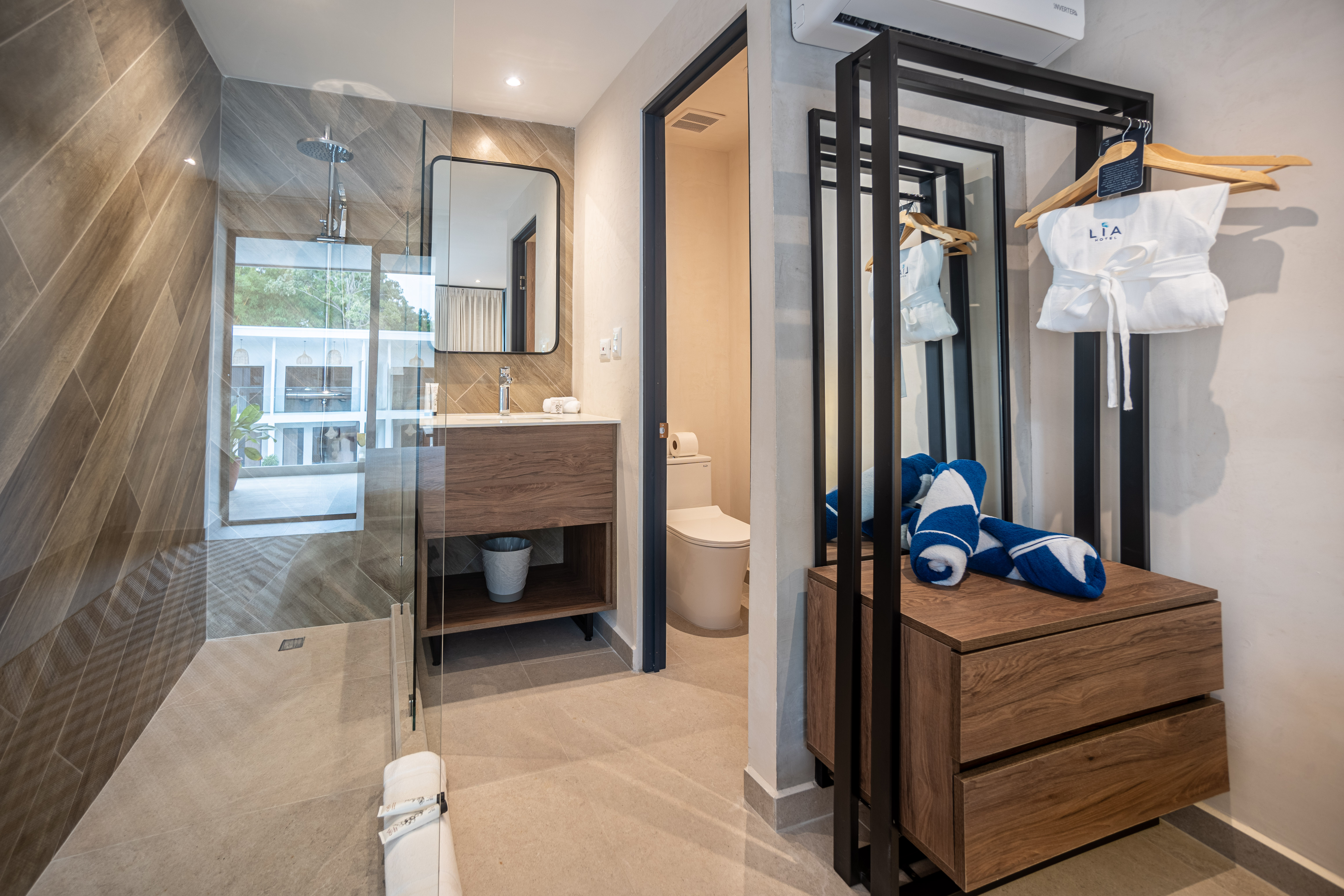 Double Deluxe Queen Bed