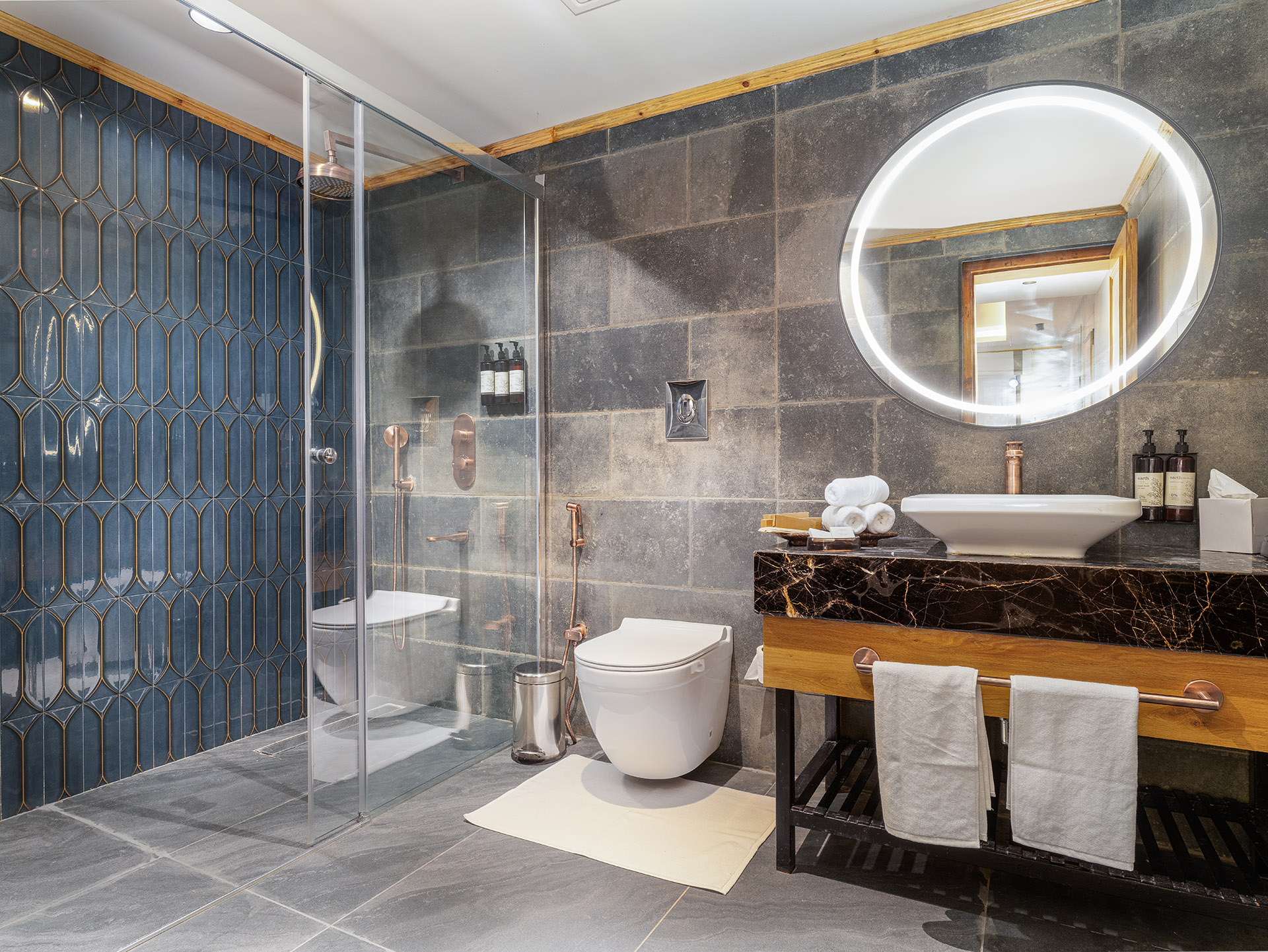 Apartment King Size Bed