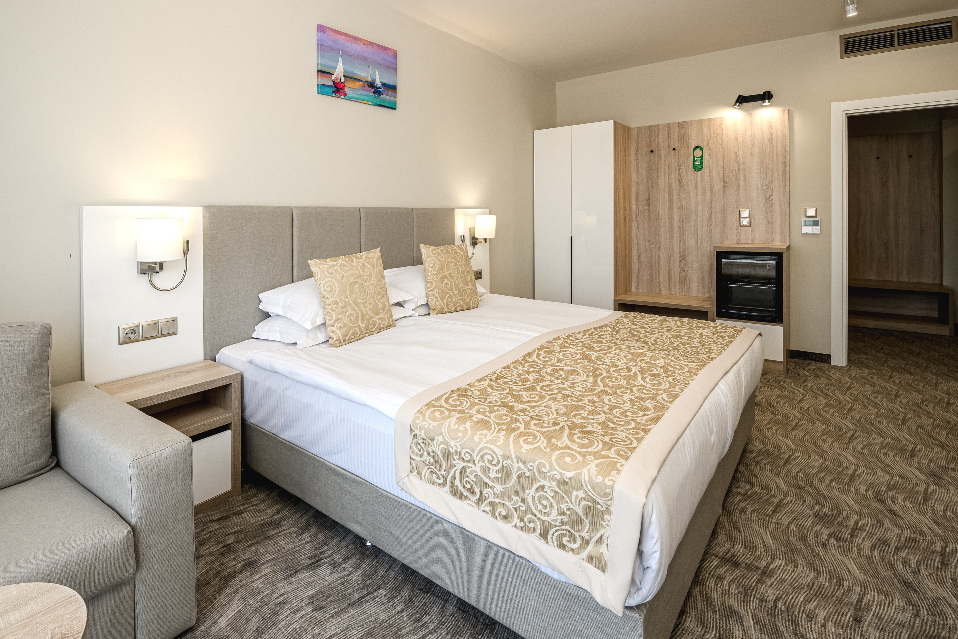 Apartment One Bedroom Two Bathrooms