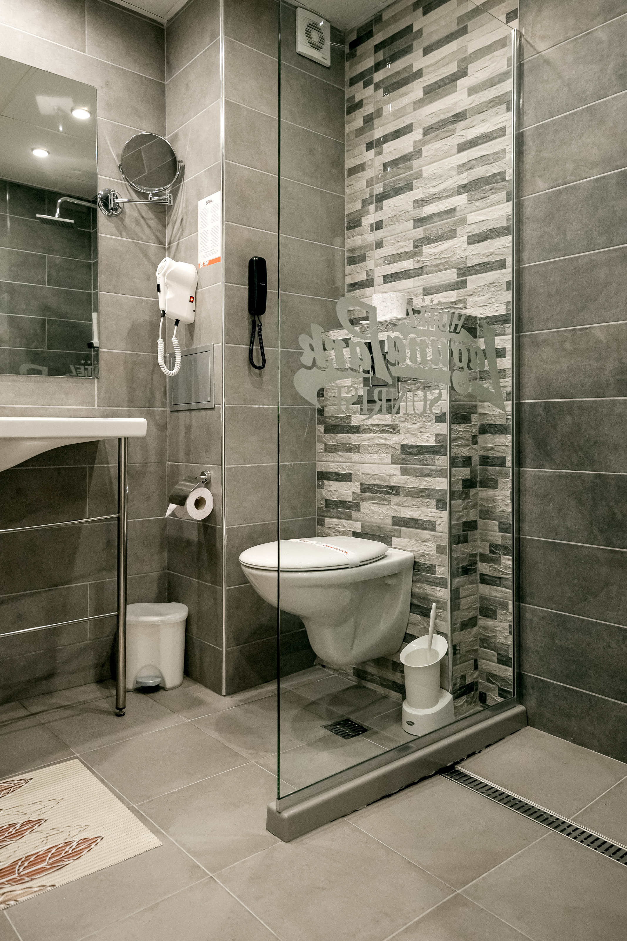 Apartment One Bedroom Two Bathrooms