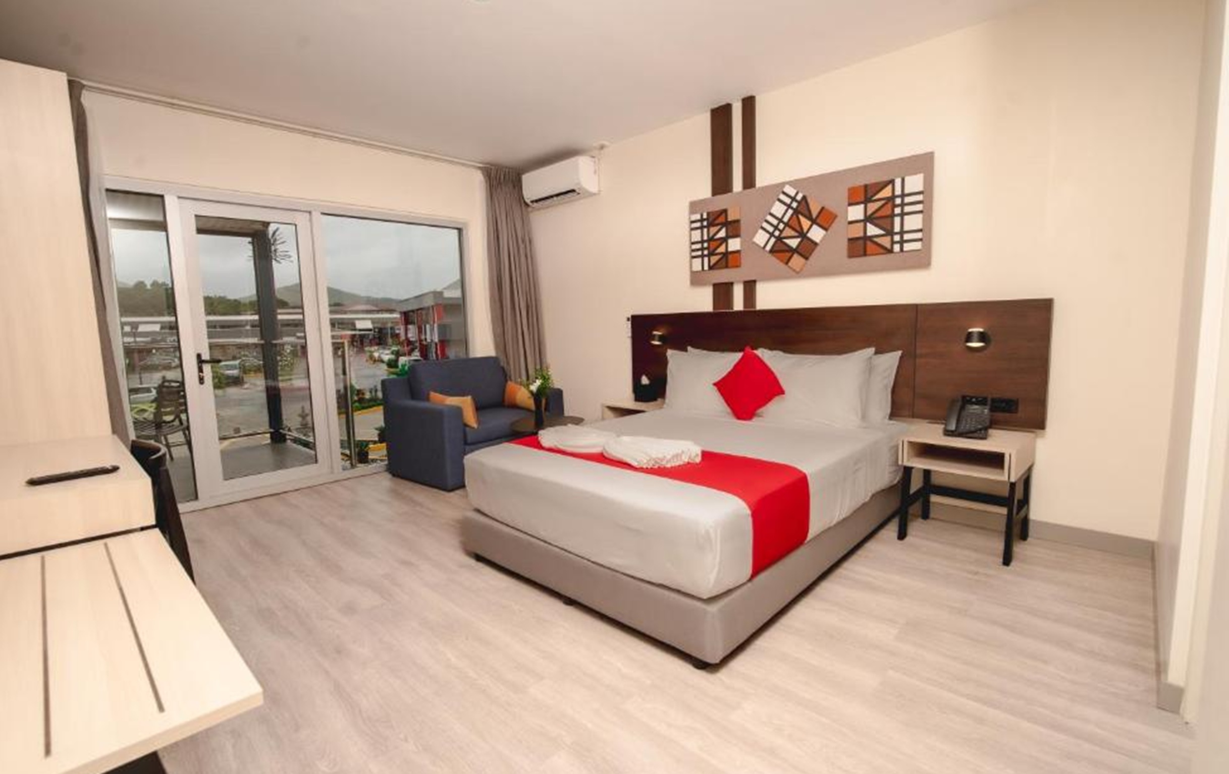 Apartment Queen Size Bed