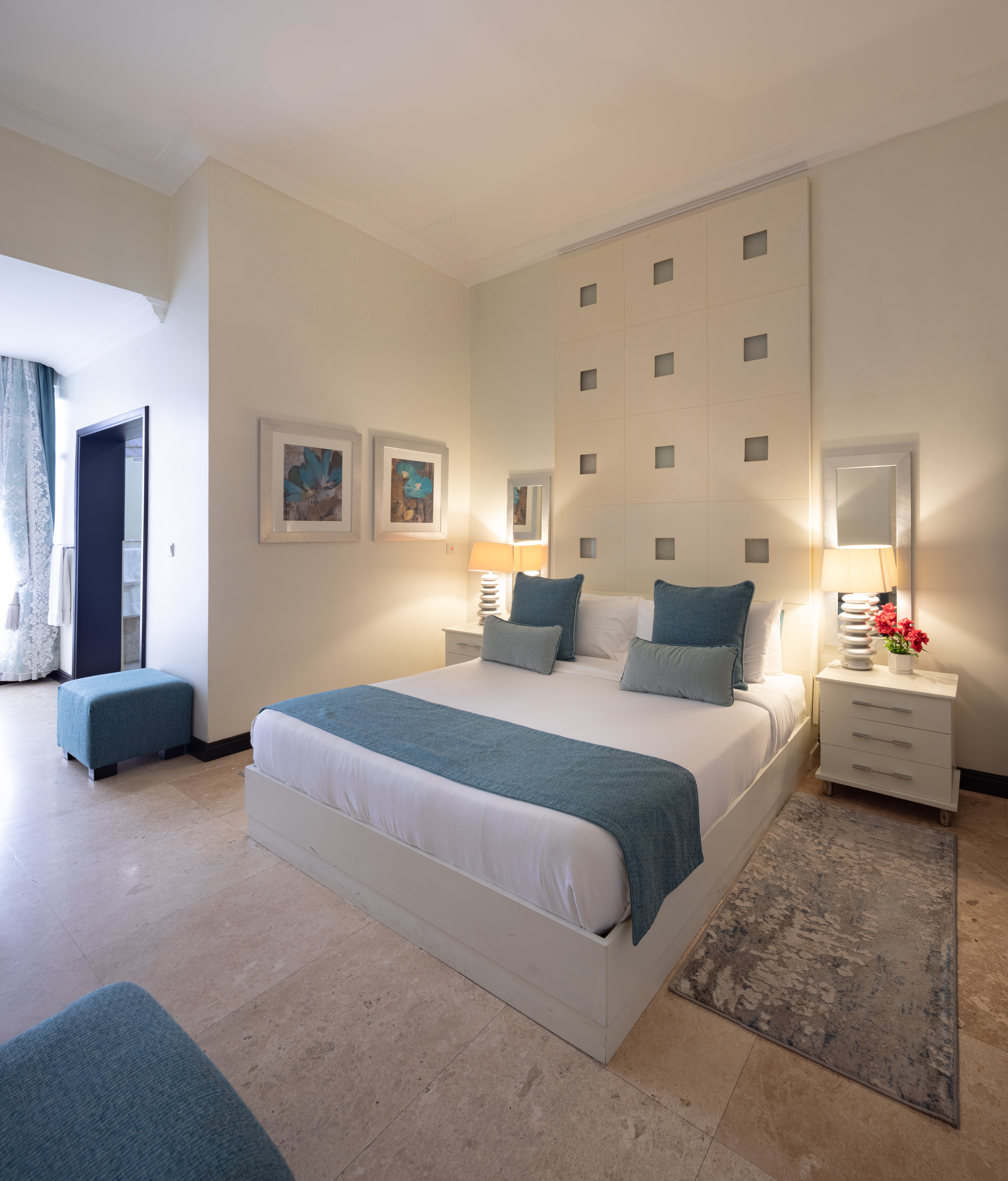 Junior Suite Queen Size Bed