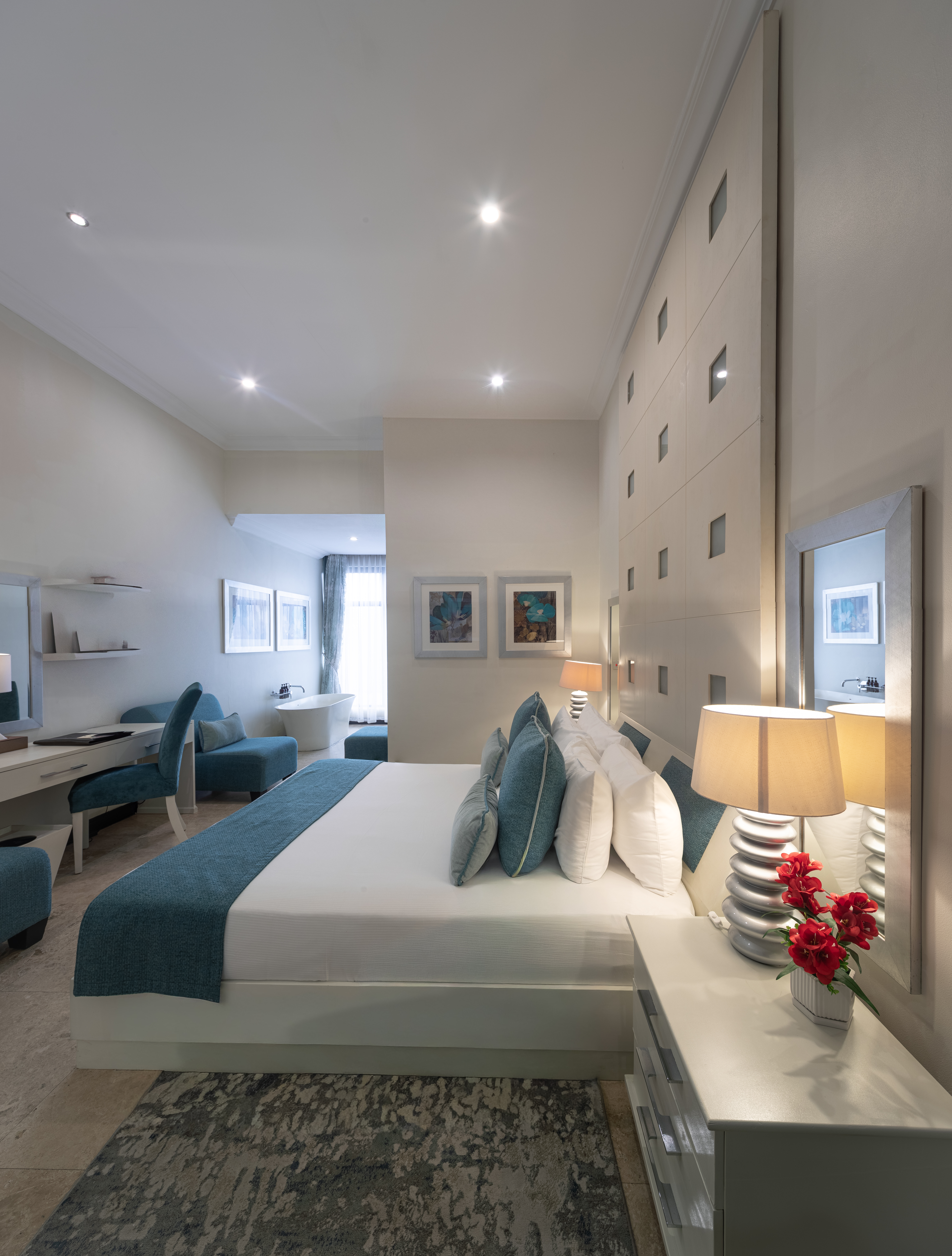 Junior Suite Queen Size Bed