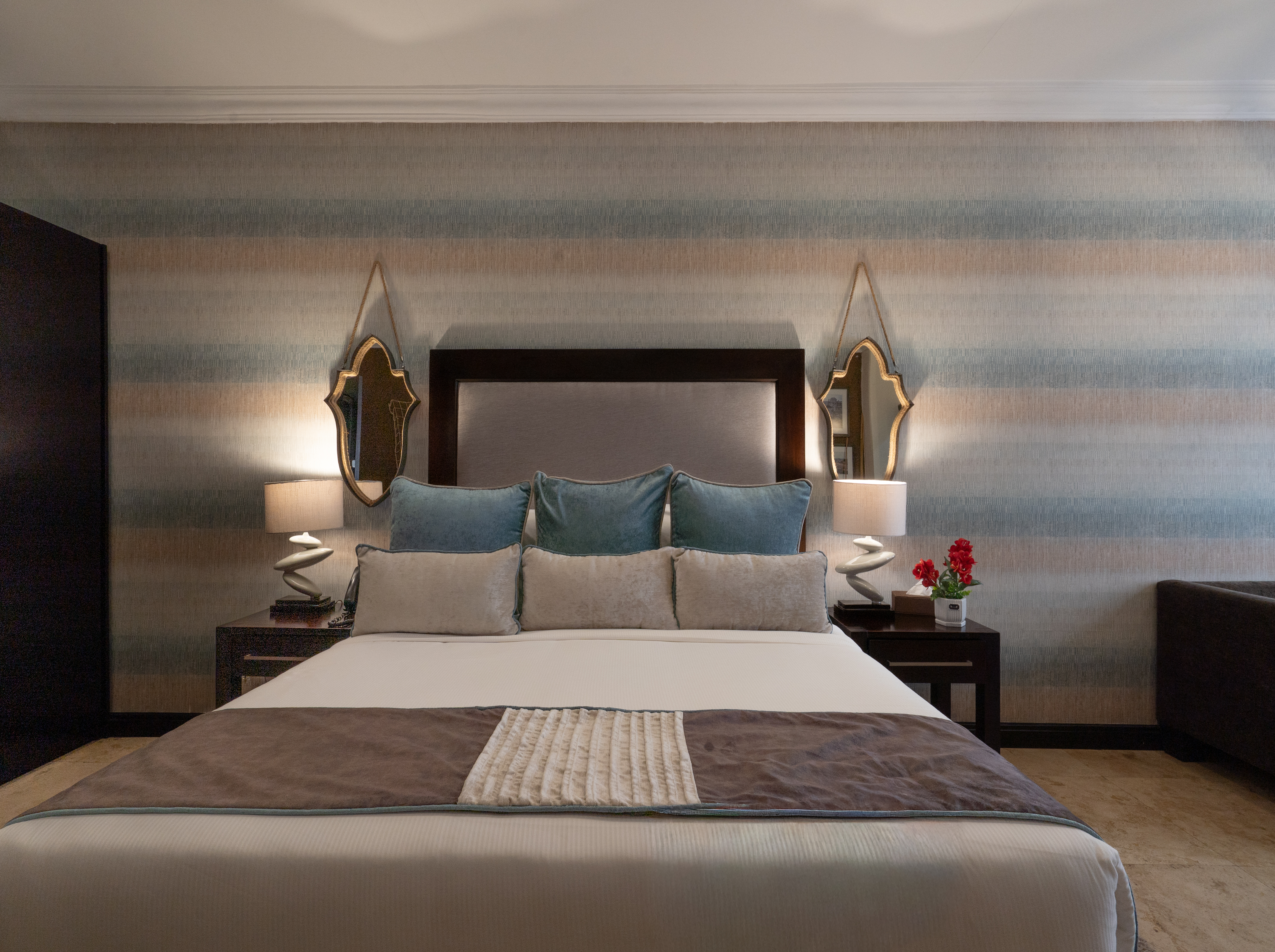 Junior Suite Queen Size Bed