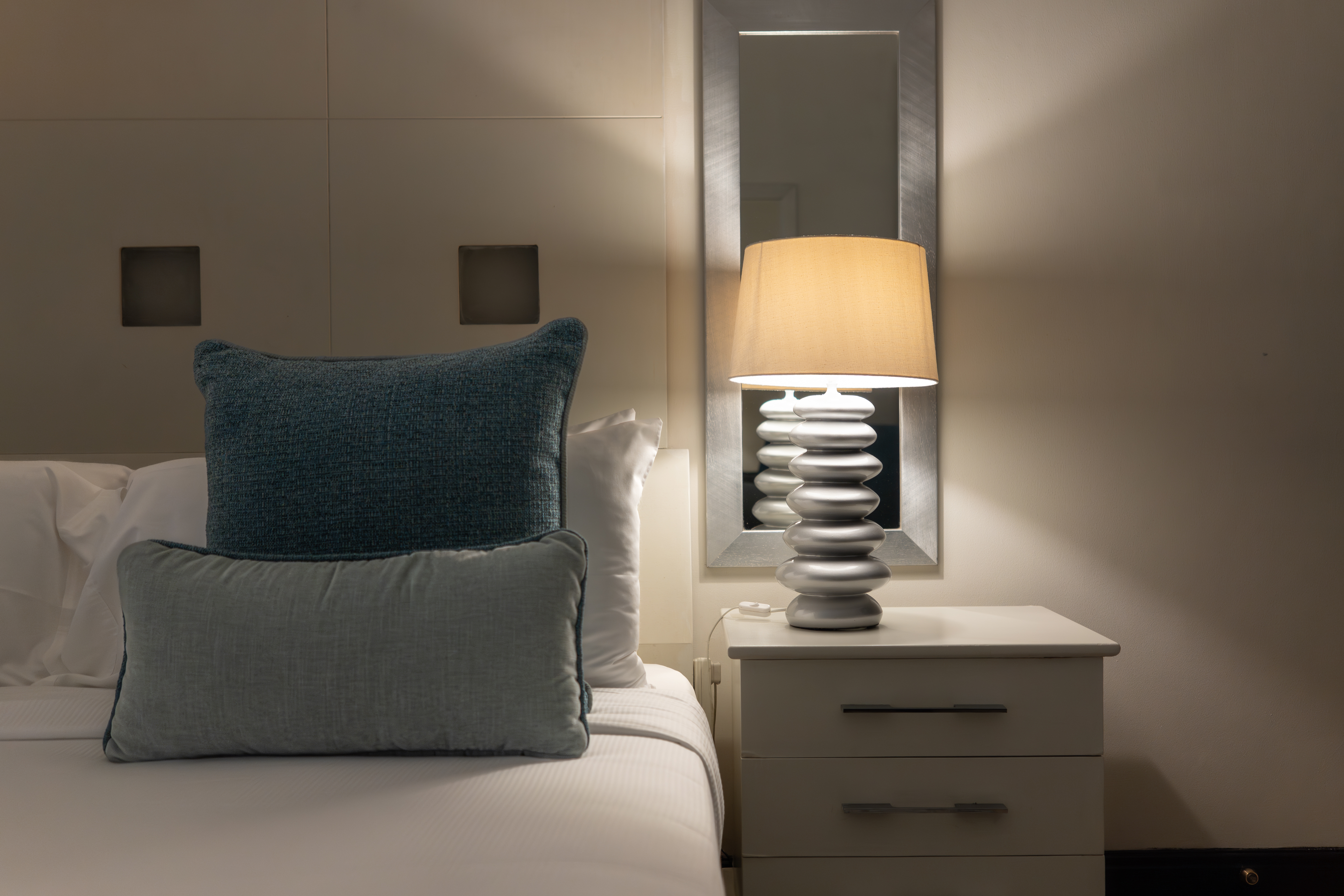 Junior Suite Queen Size Bed