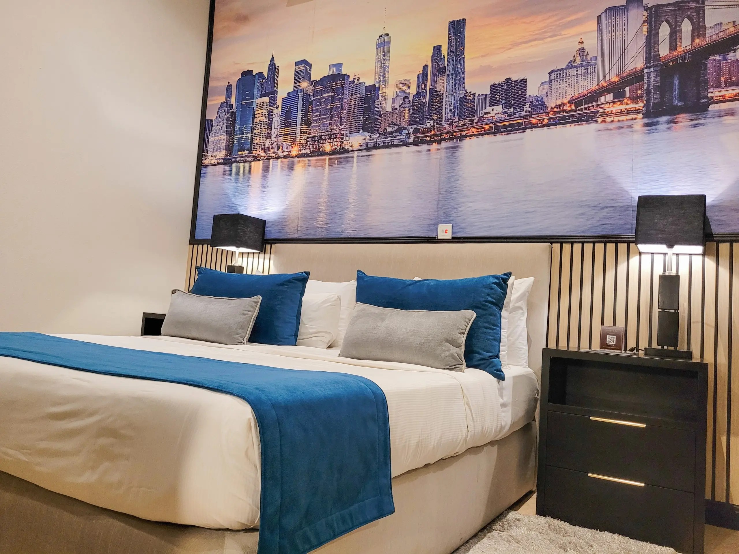 Junior Suite Queen Size Bed