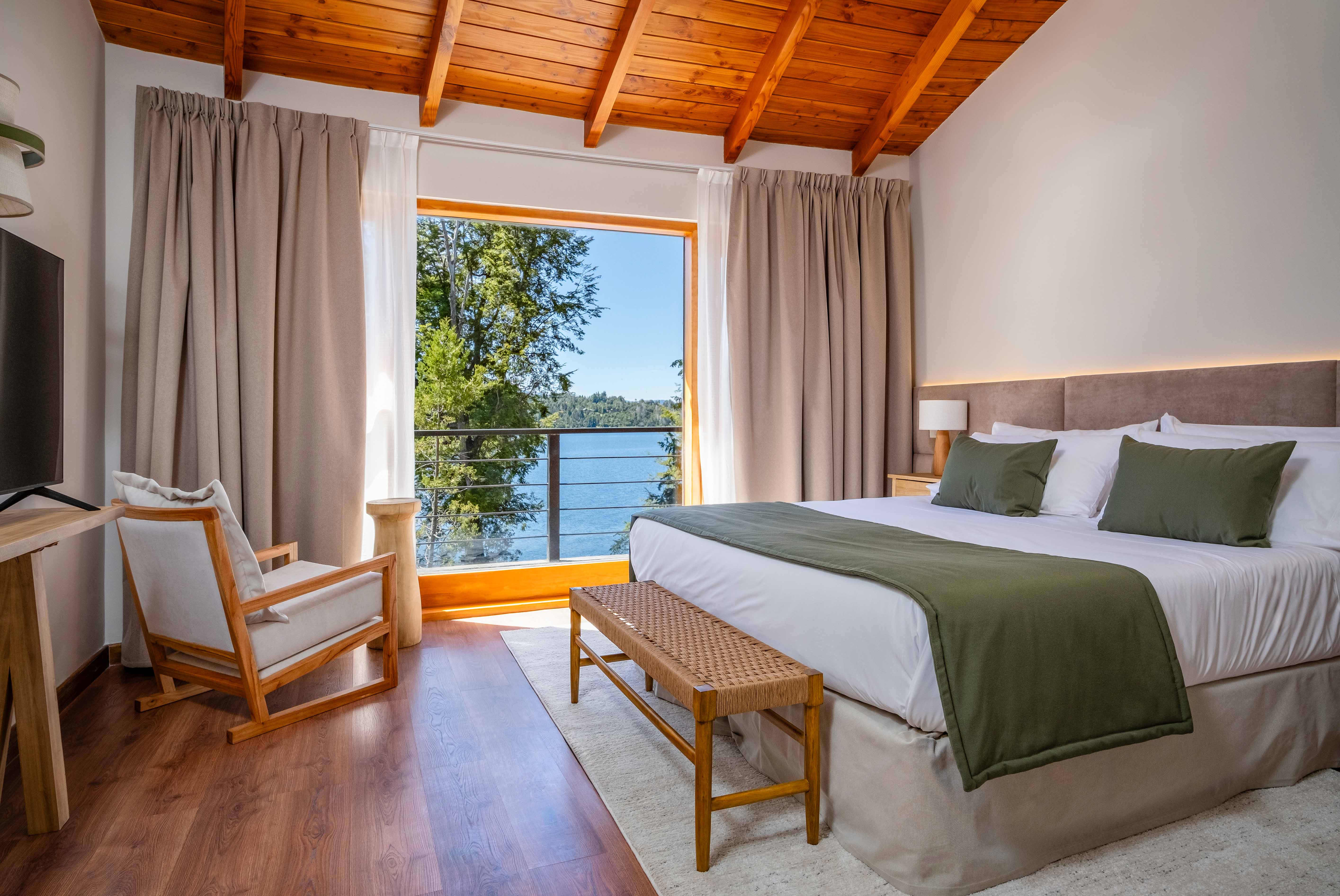 Double Deluxe One Bed