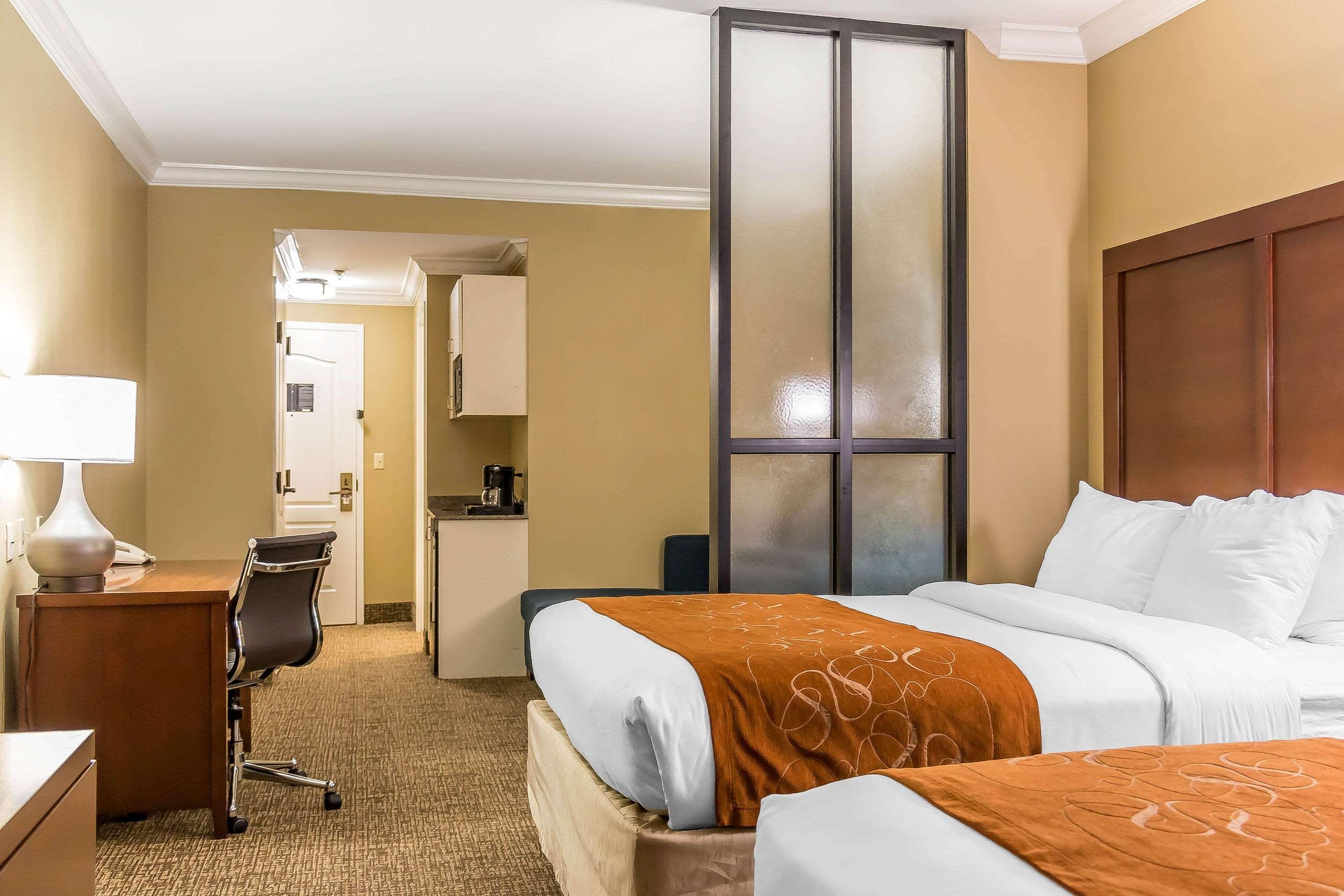 Suite Two Queen Beds Non Smoking