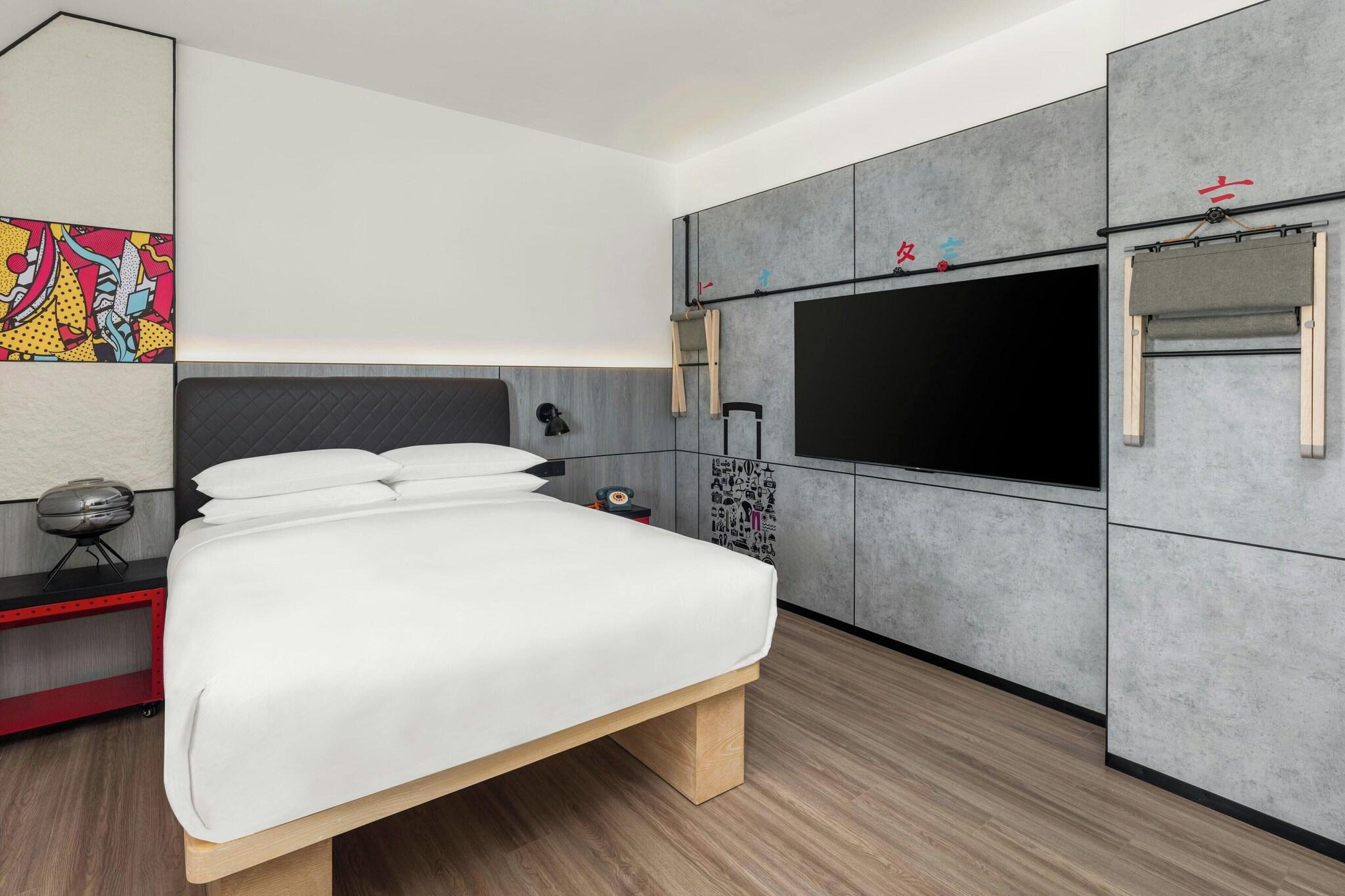 Double City View Queen Bed