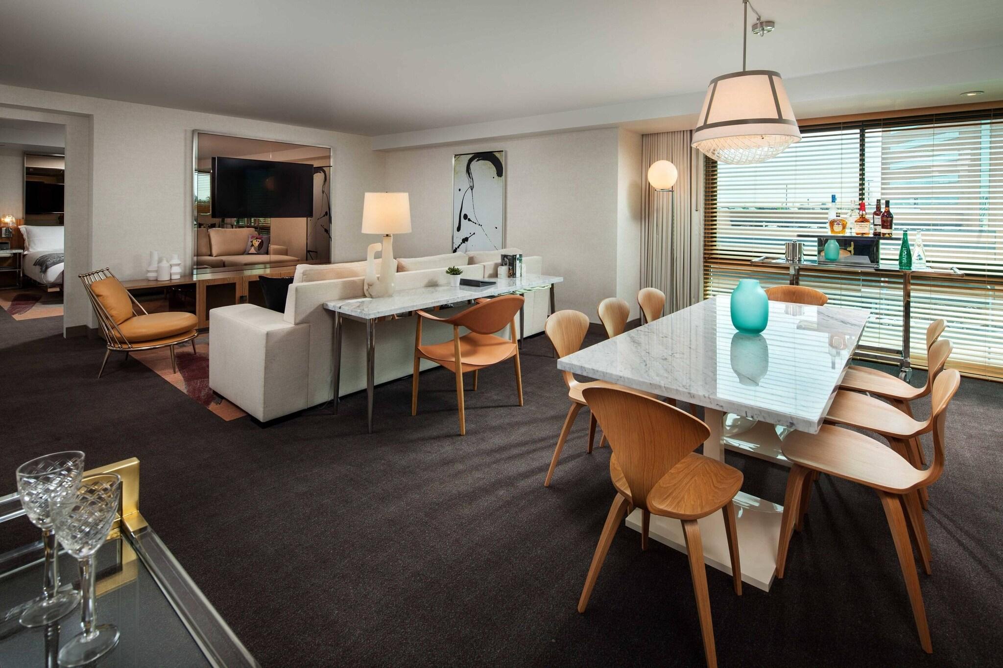 Suite Accessible King Size Bed