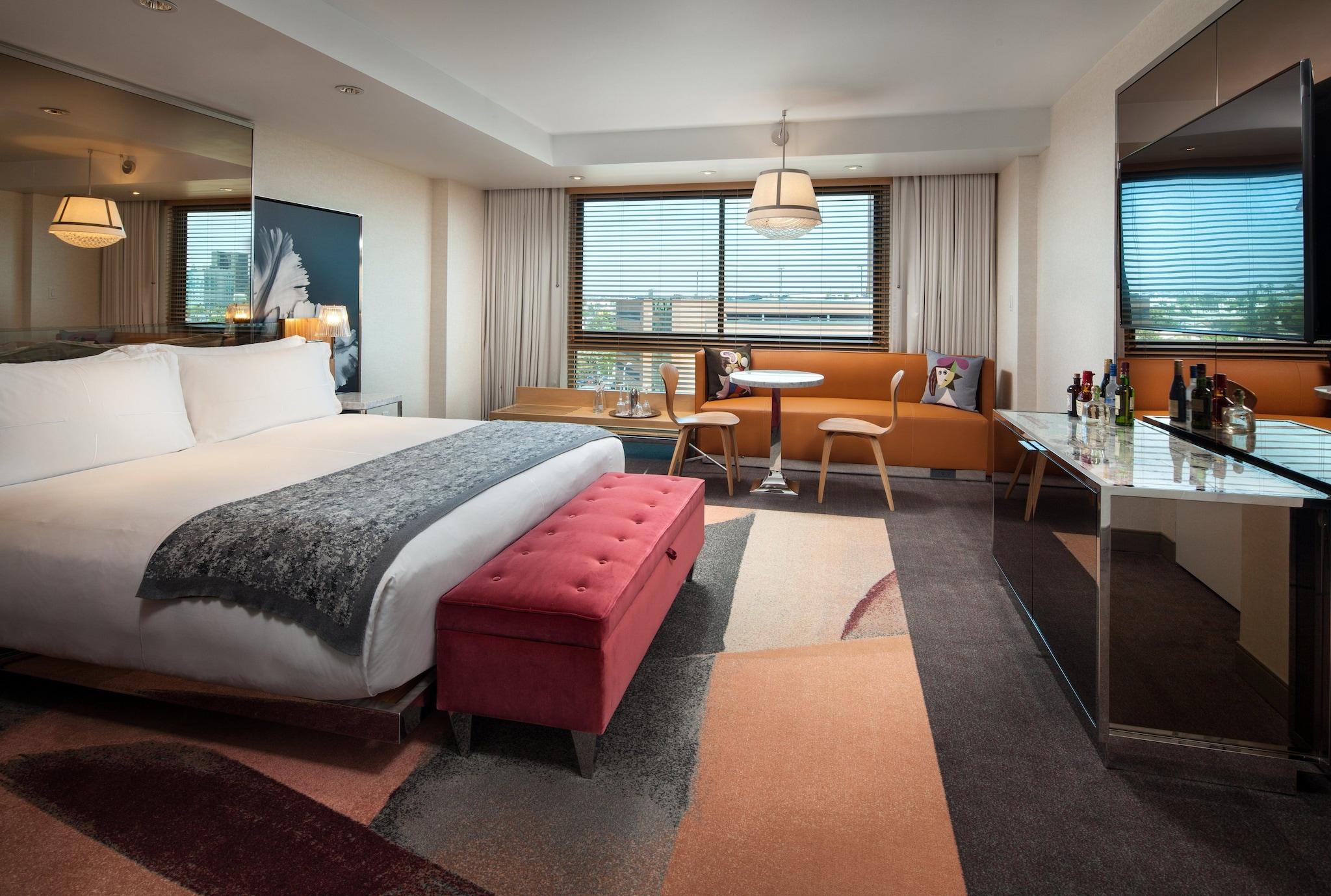 Suite Accessible King Size Bed