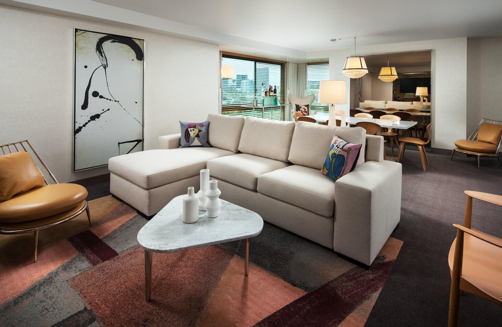 Suite Accessible King Size Bed