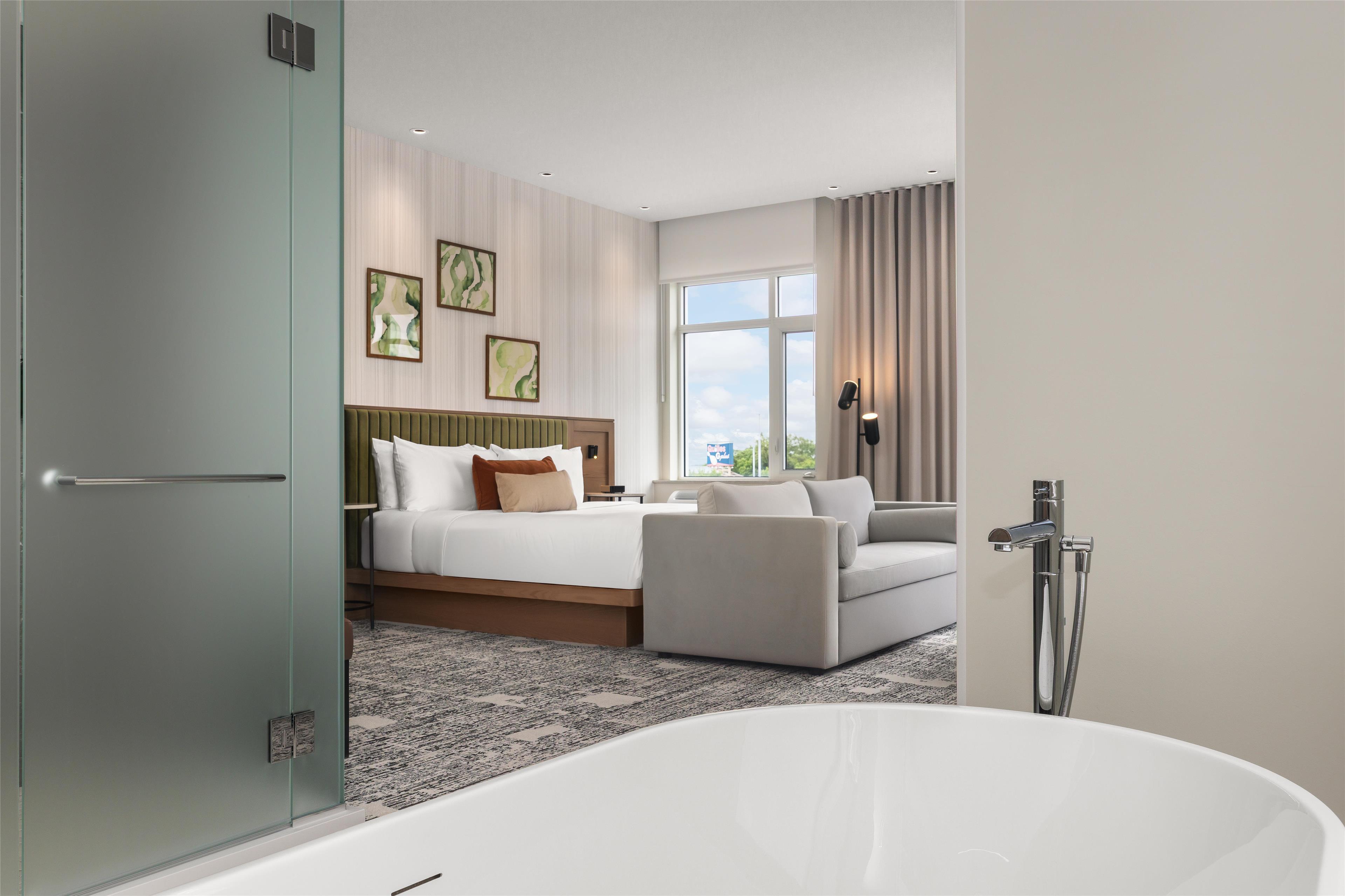 Double Deluxe King Bed