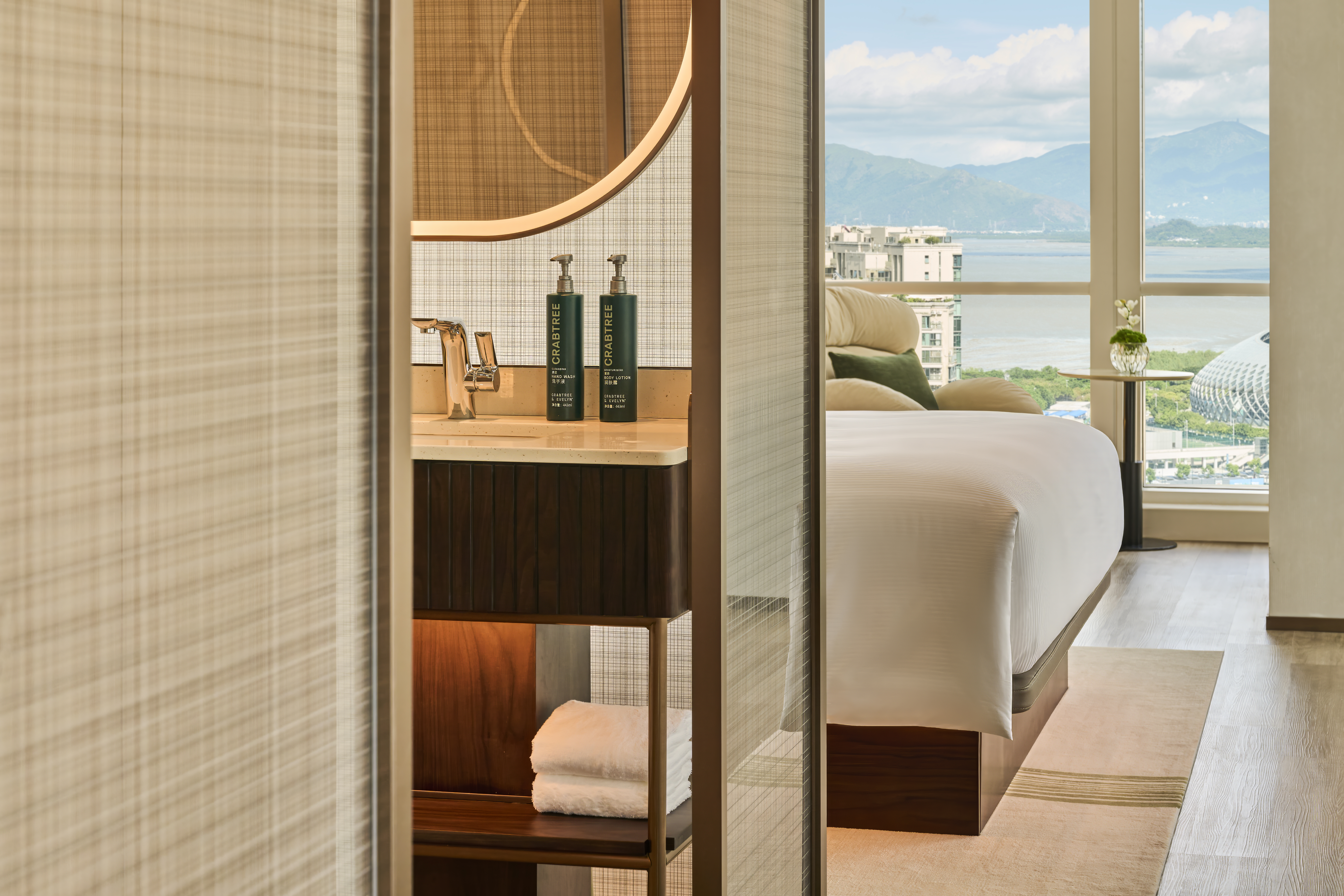 Double Bay View King Bed