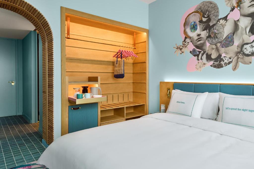 Double Queen Size Bed