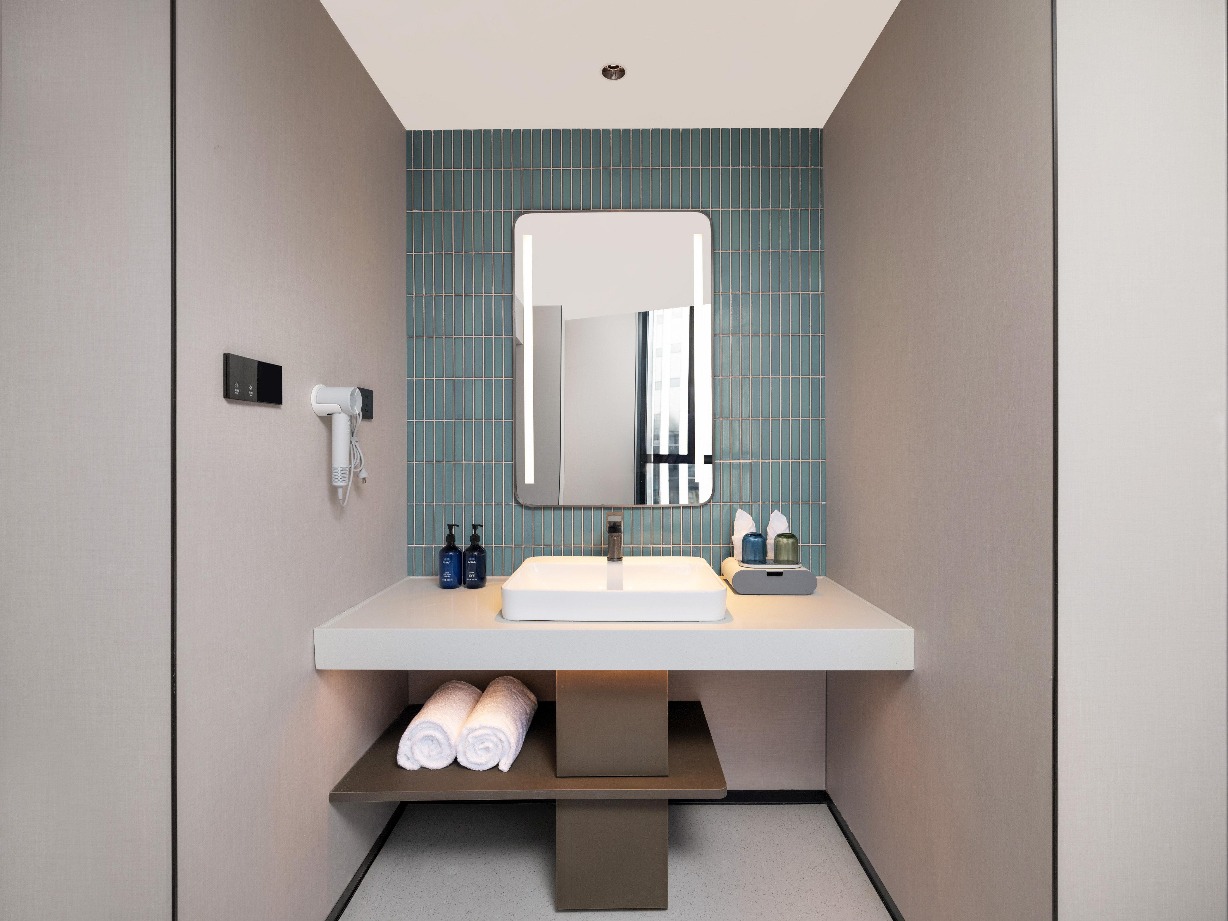 Double City View King Bed