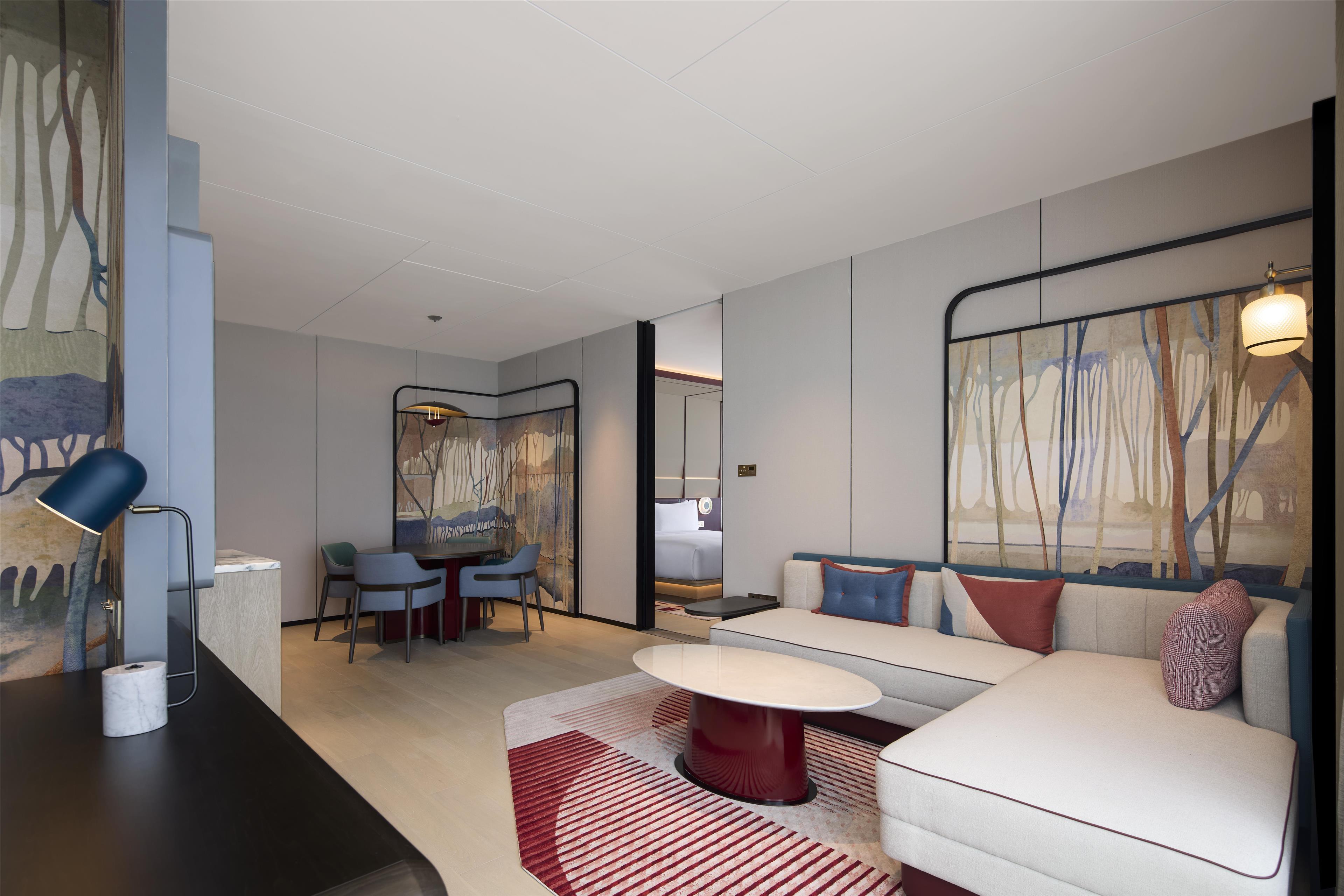 Suite Deluxe King Bed