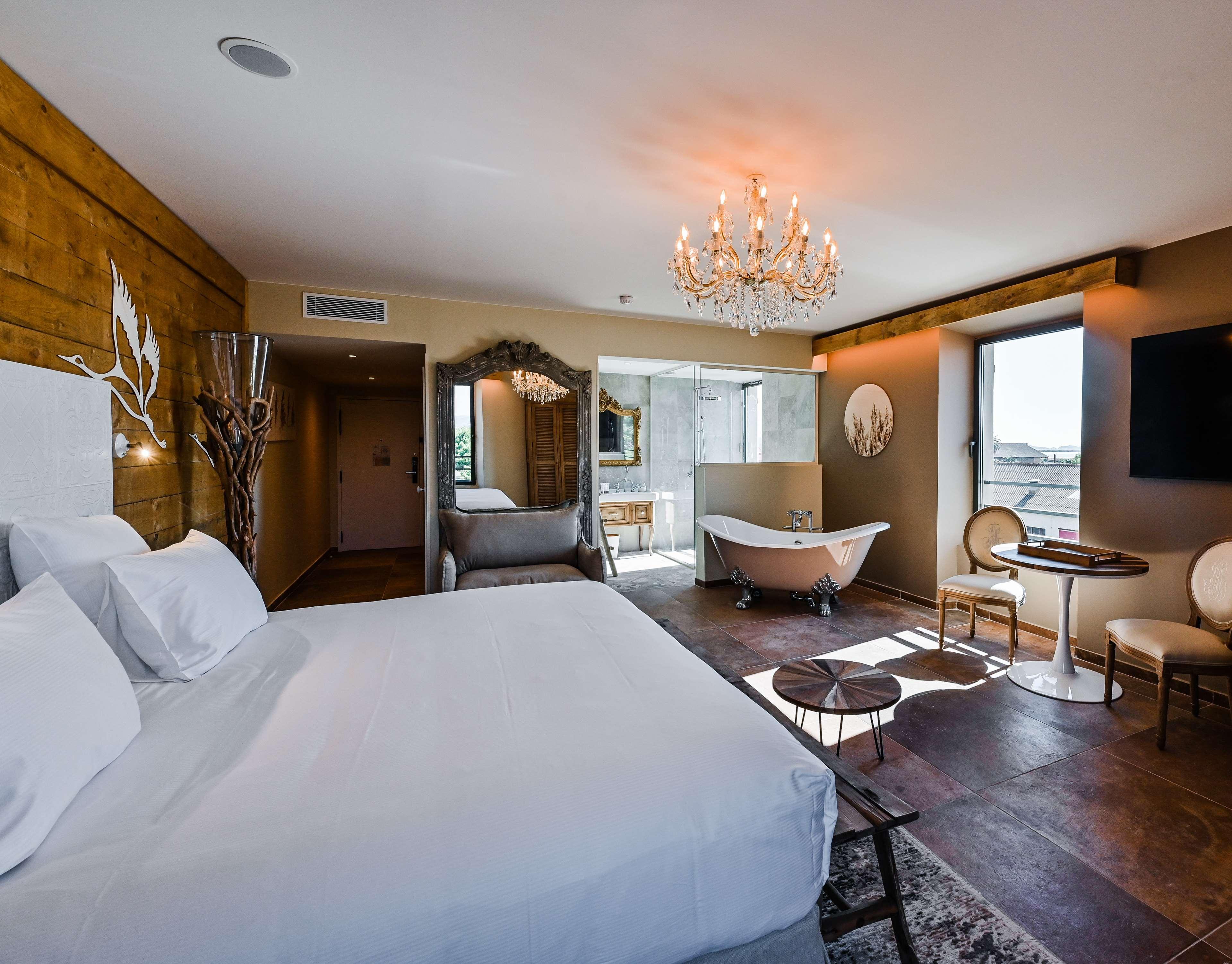 Junior Suite King Size Bed