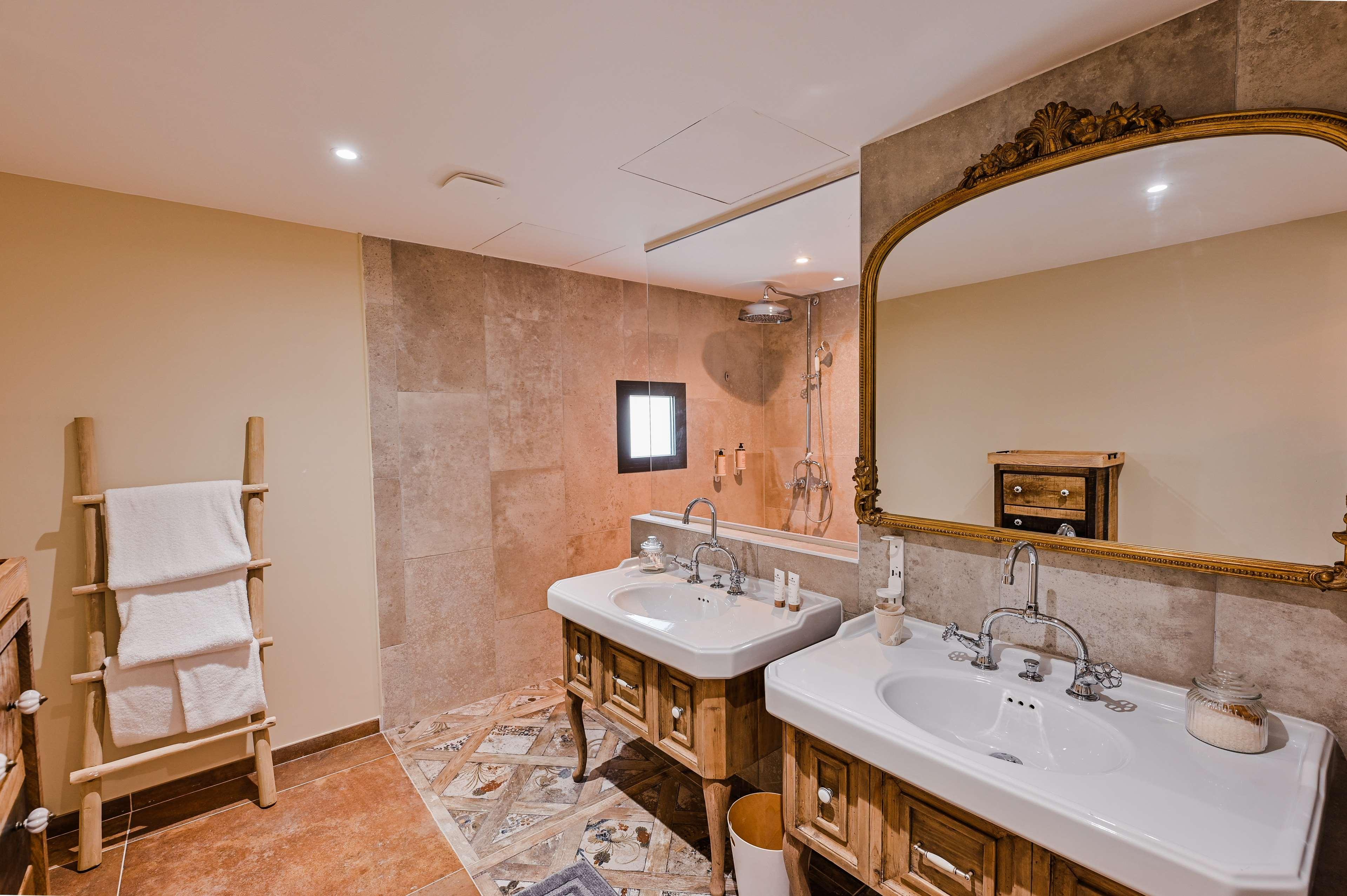 Junior Suite King Size Bed