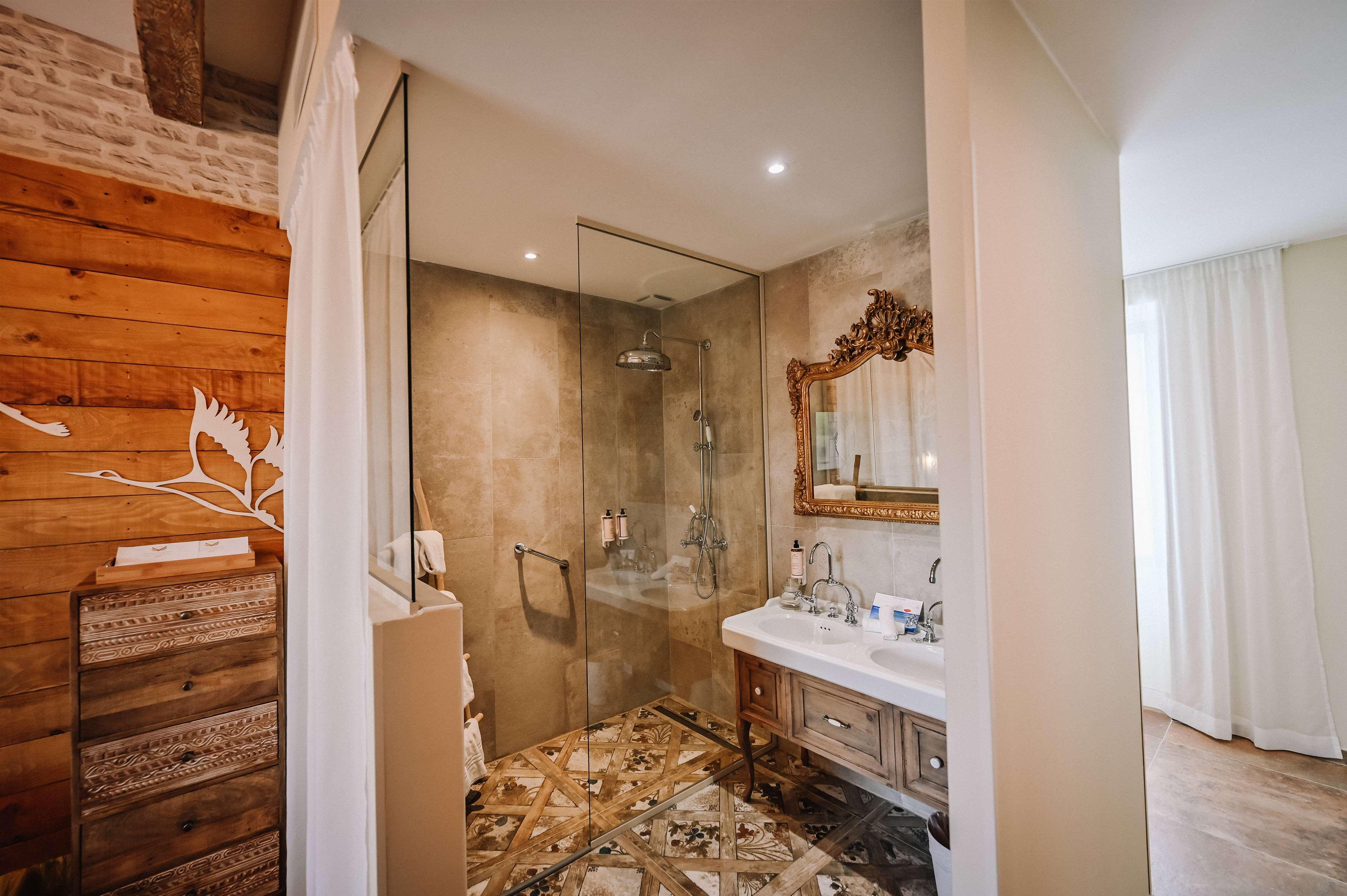 Double Accessible King Size Bed