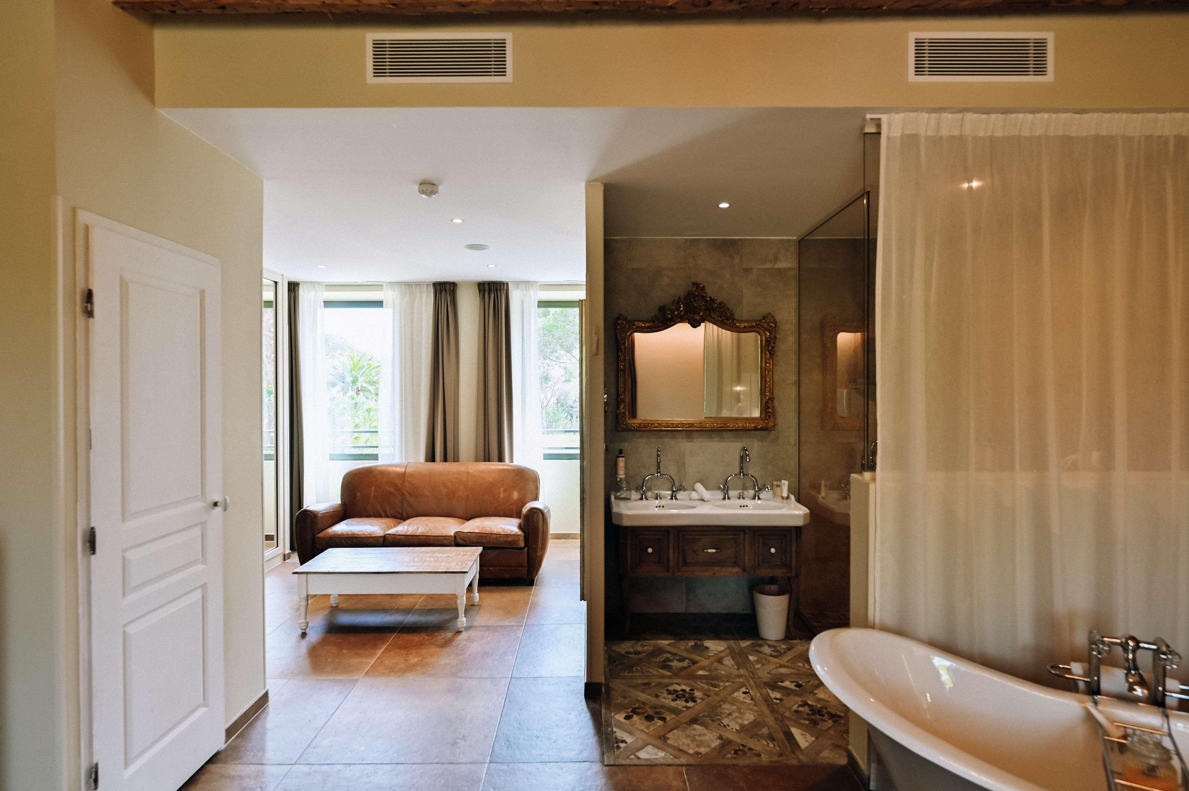 Junior Suite King Size Bed