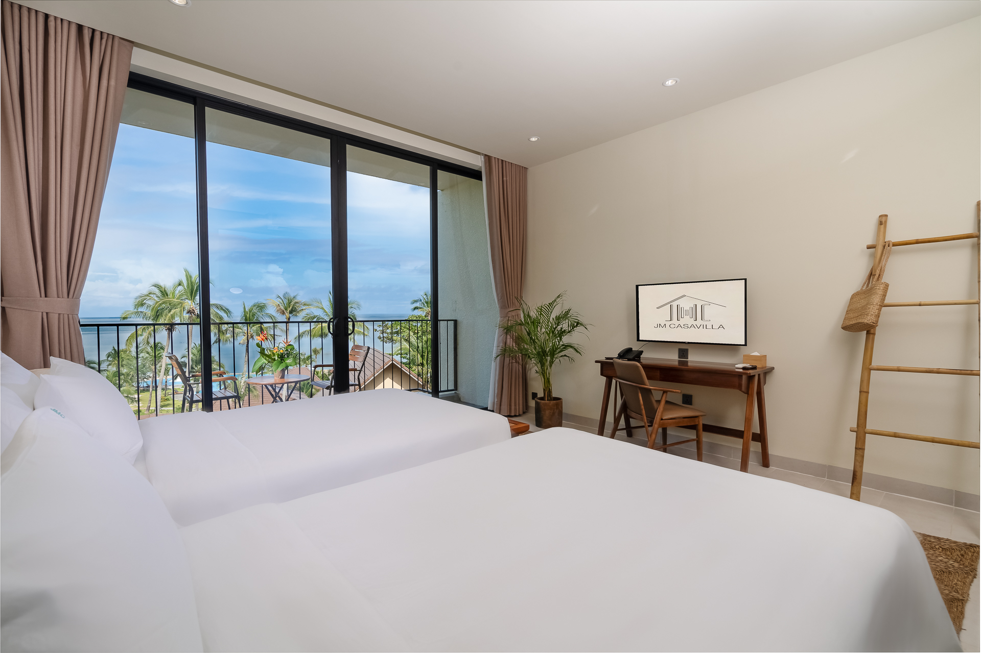 Twin Deluxe with Balcony