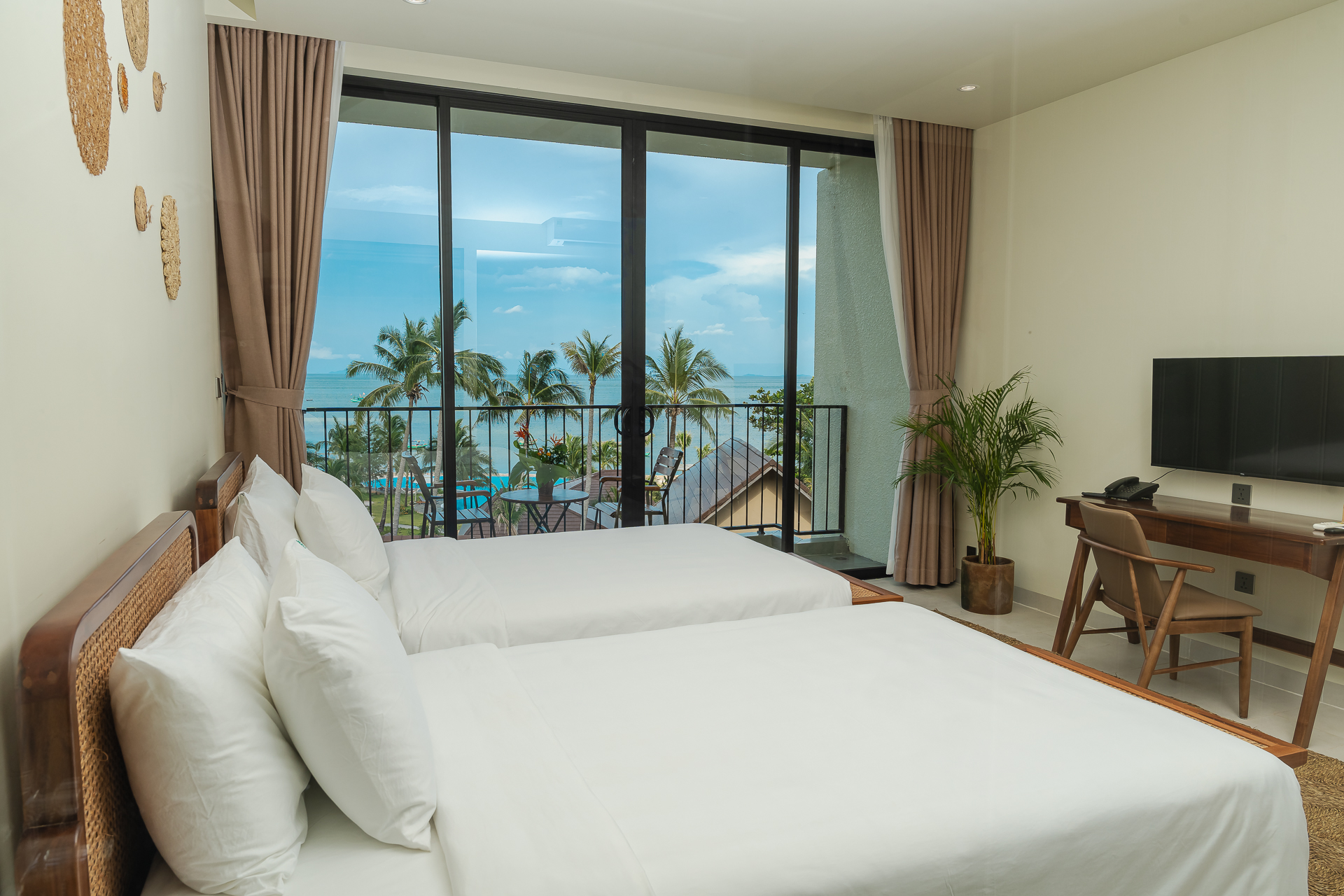 Twin Deluxe with Balcony