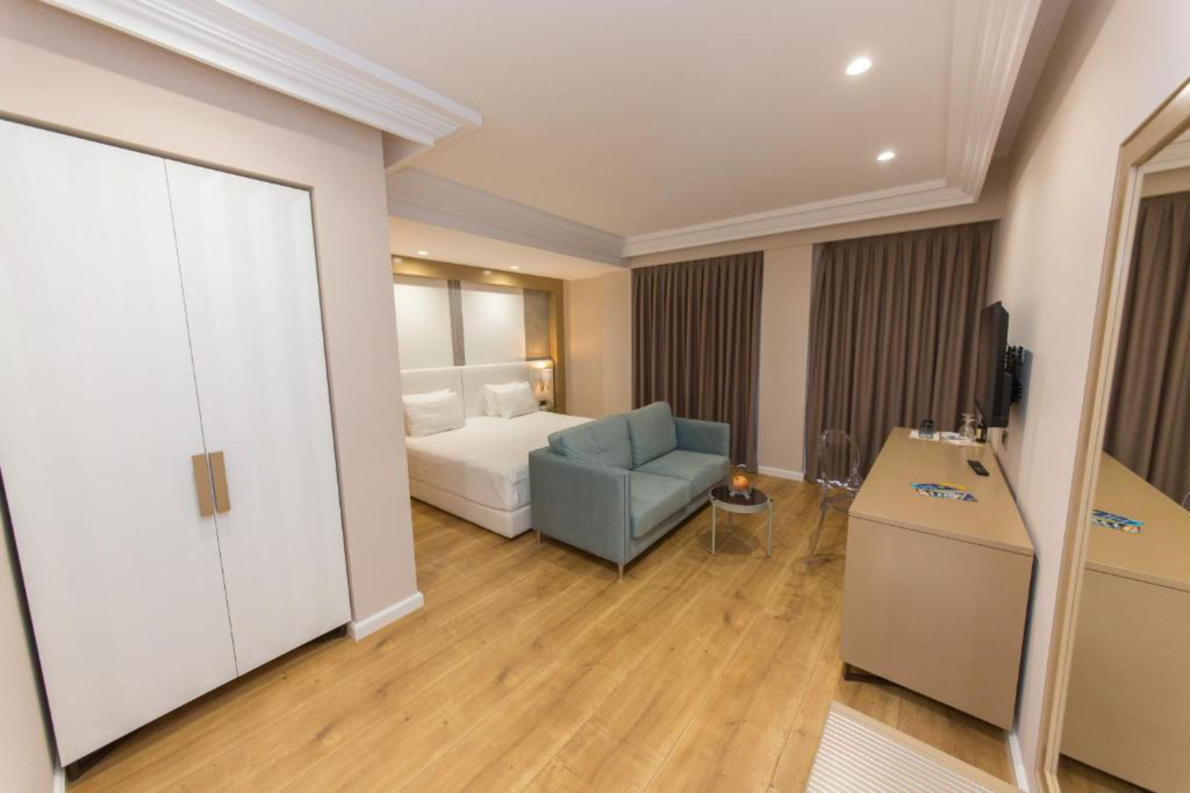 Double Side Sea View One Bedroom