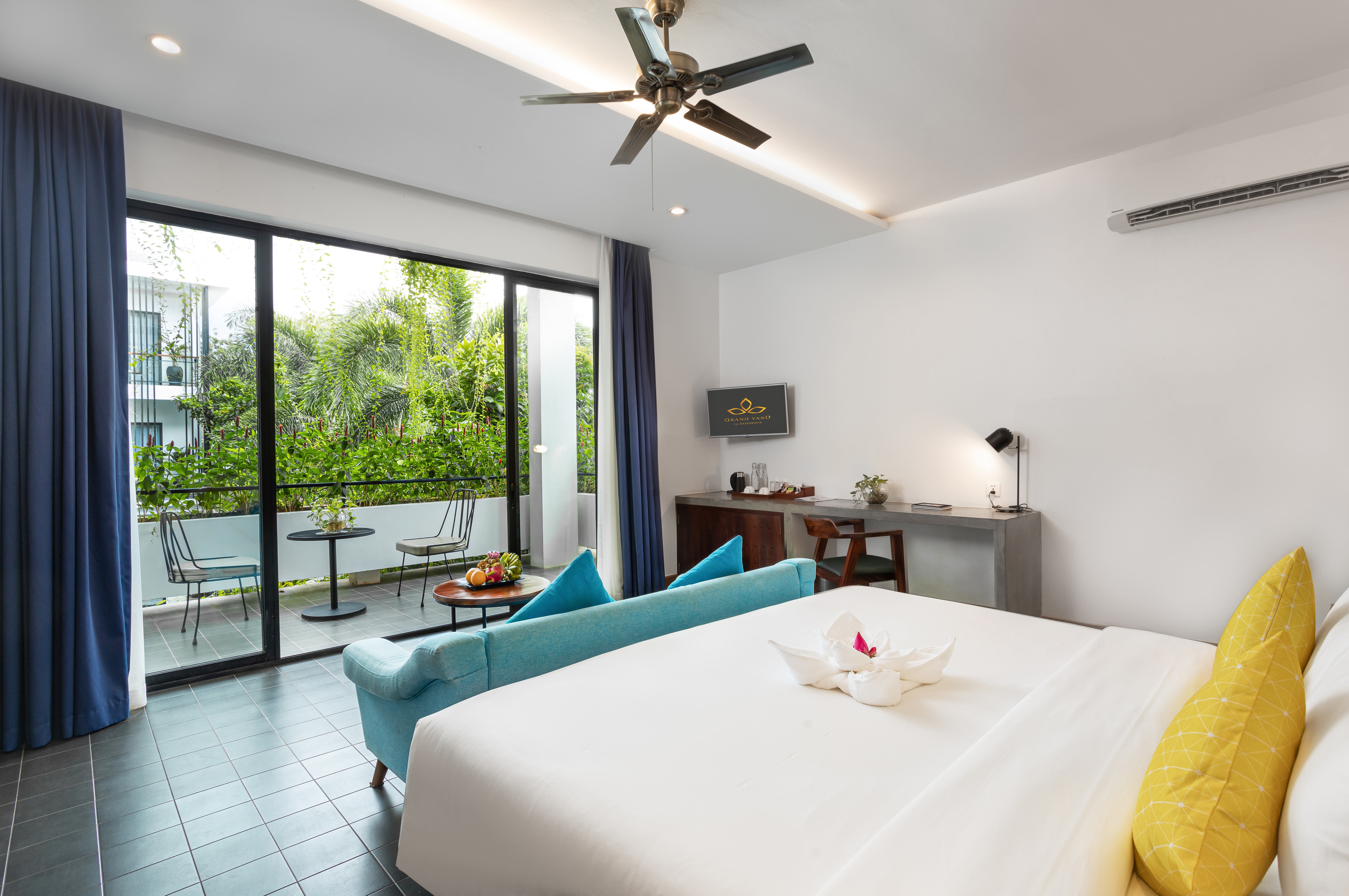 Junior Suite Deluxe King Bed