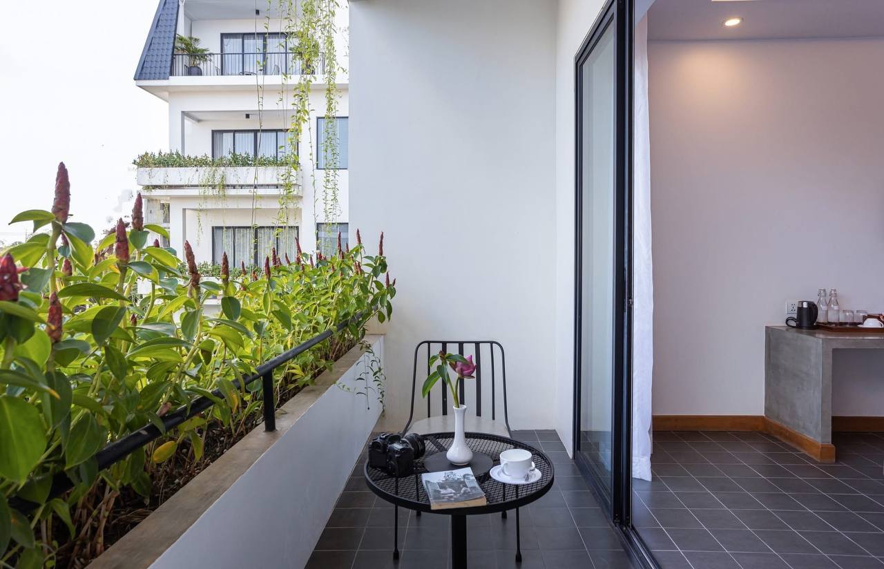 Twin Deluxe Pool View