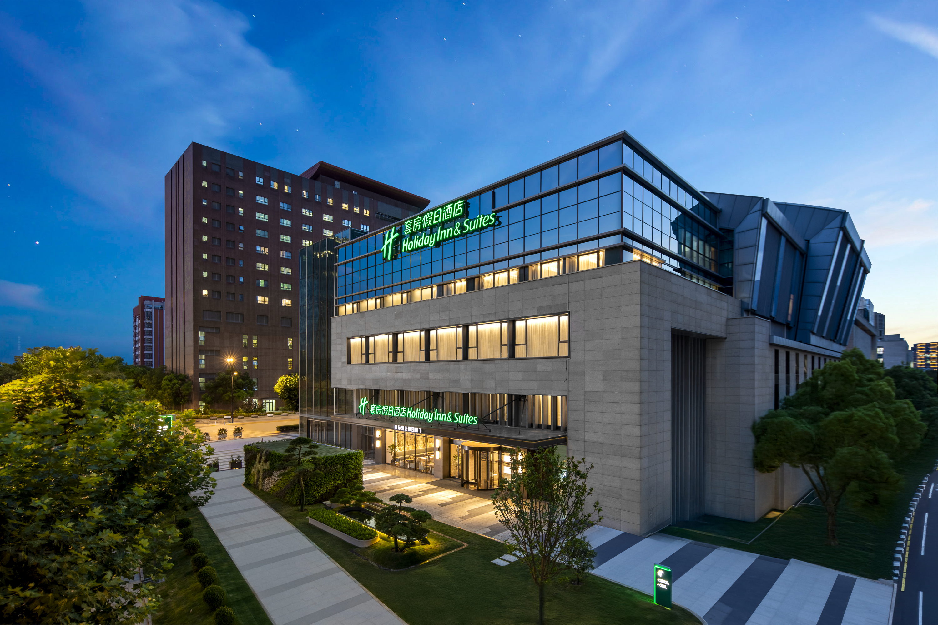 Double Premium City View