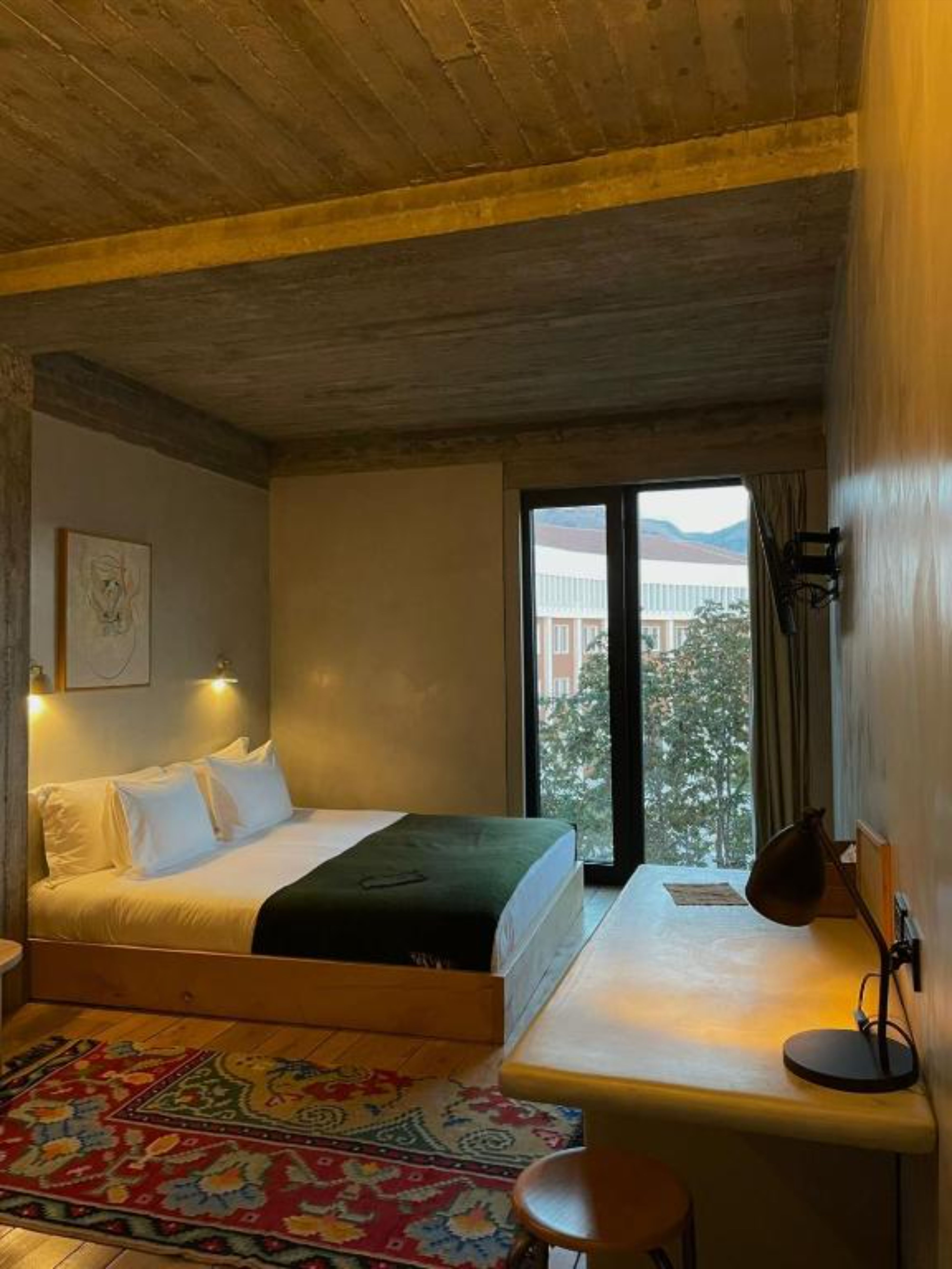 Double Deluxe One Bed