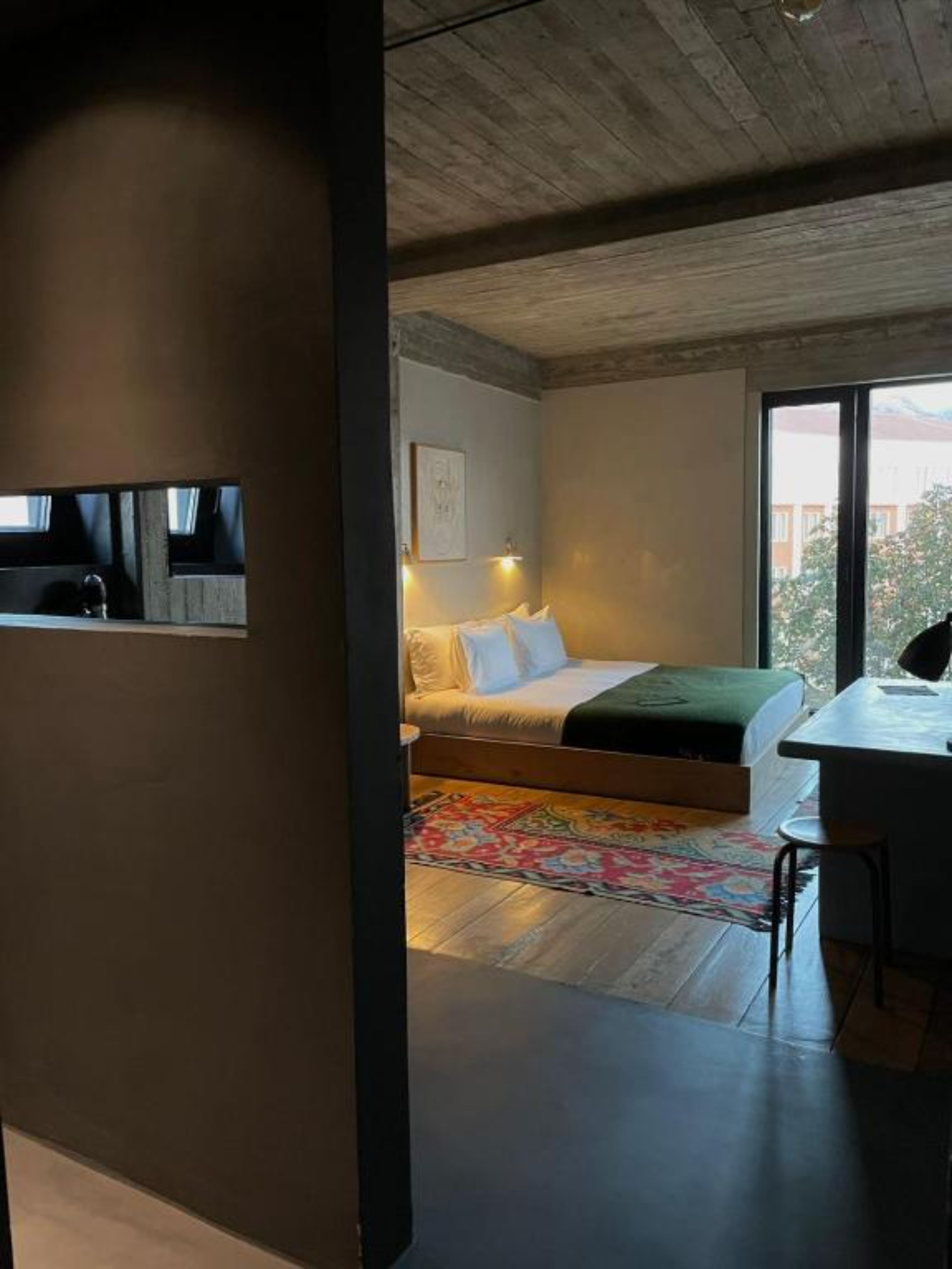 Double Deluxe One Bed