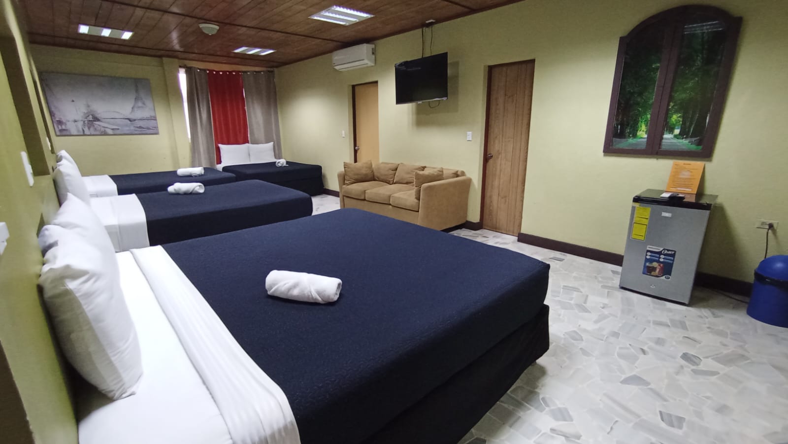 Family Room Deluxe Queen Bed