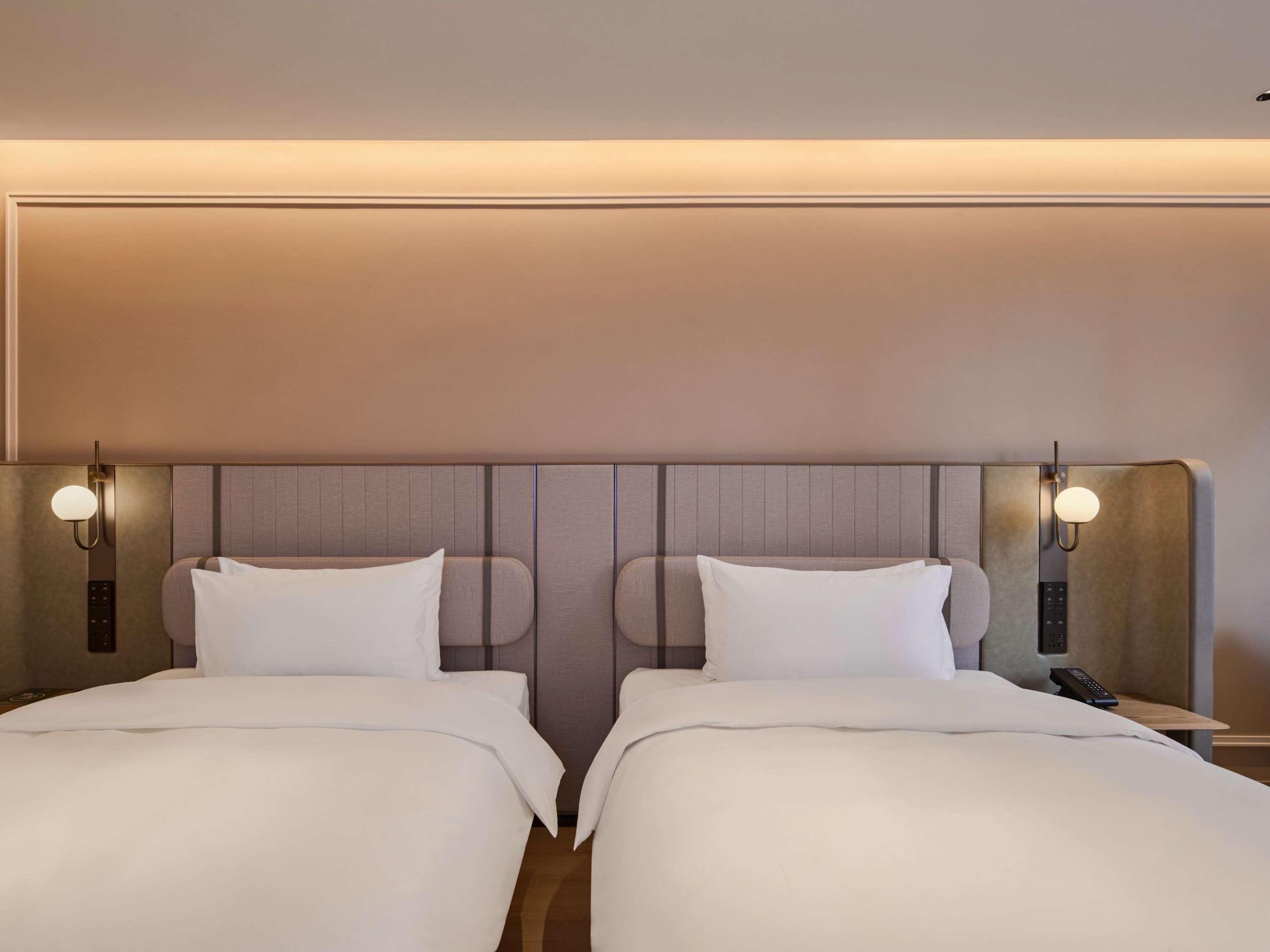 Double Deluxe King Bed