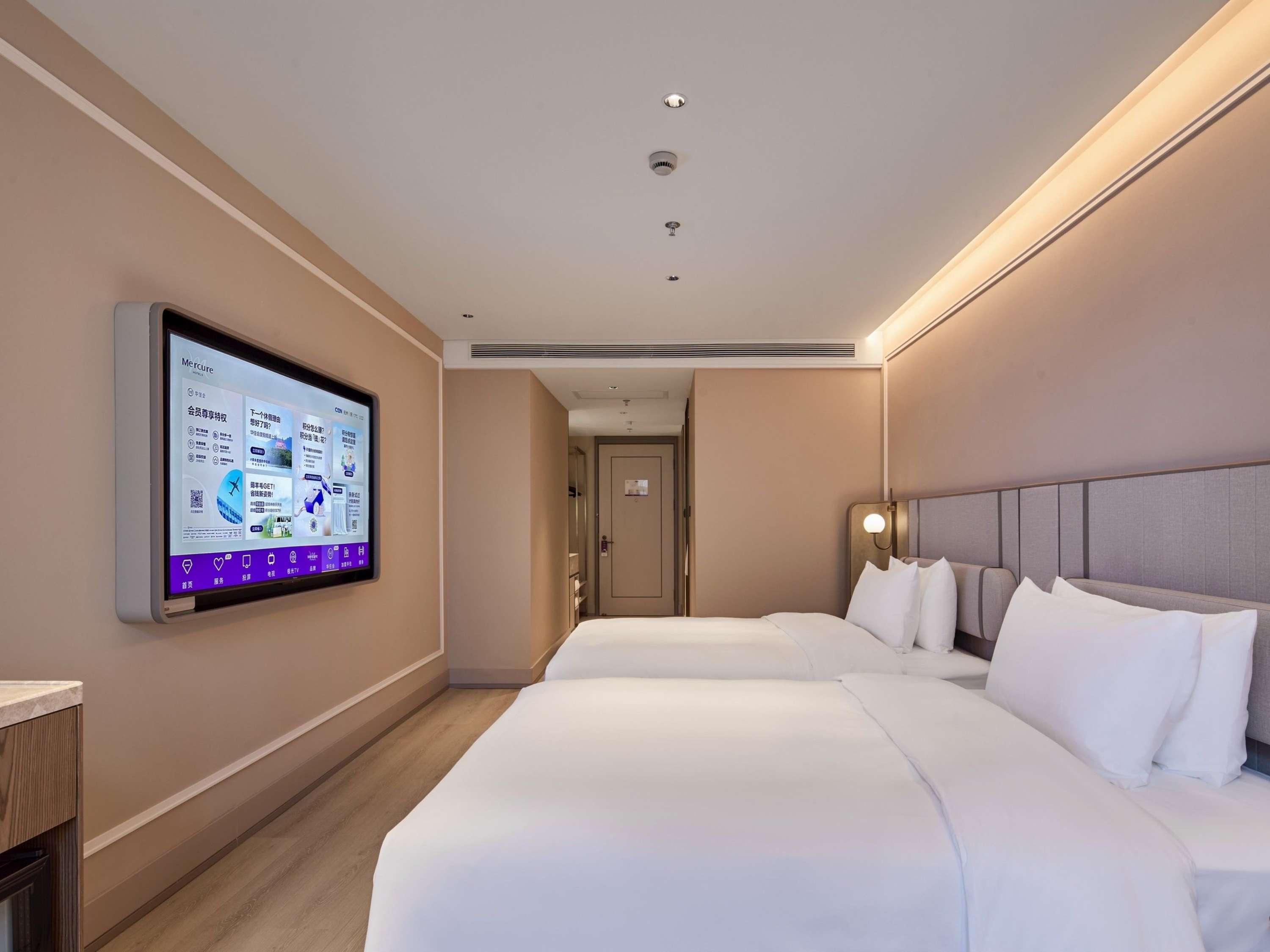 Double Deluxe King Bed