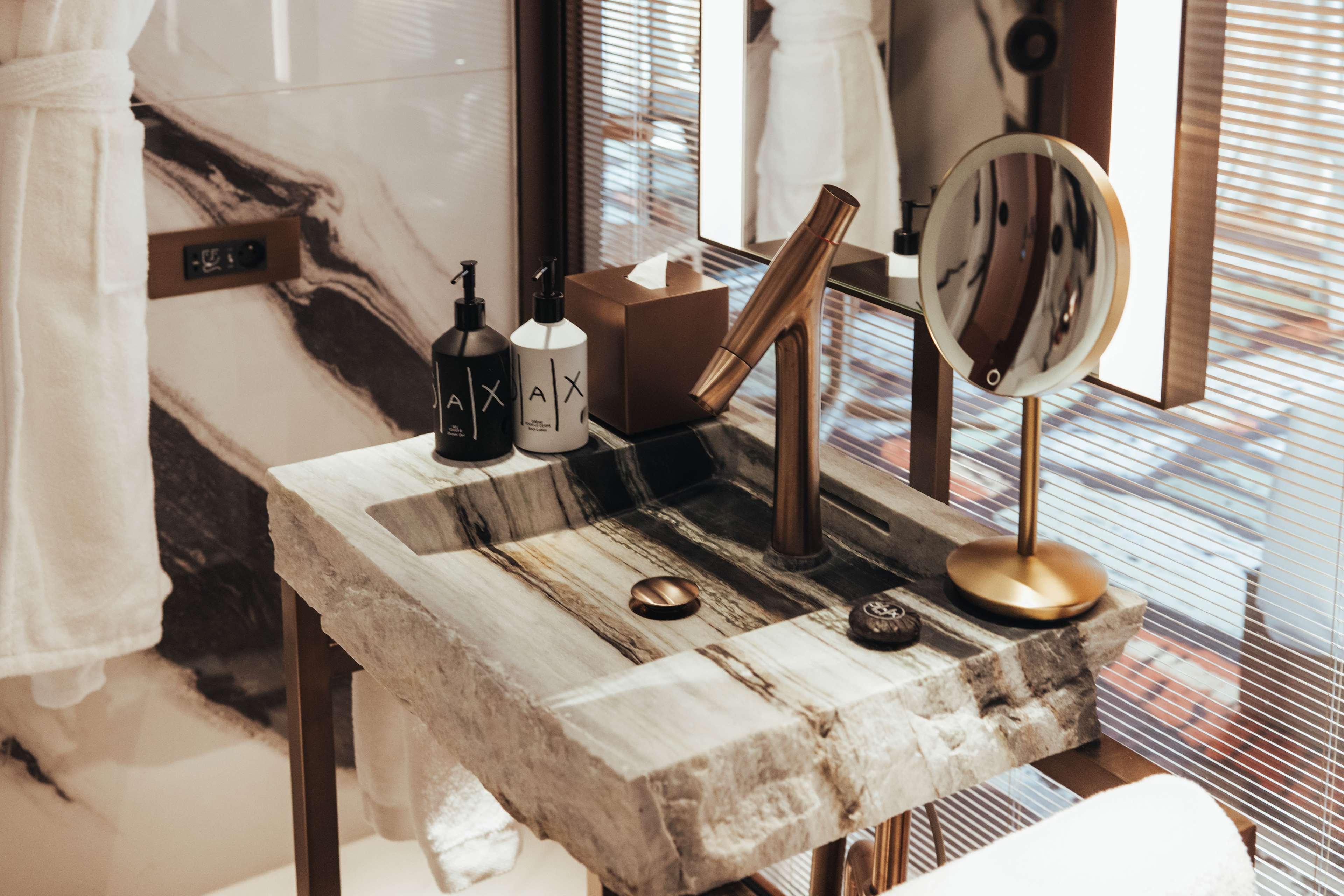 Double Accessible King Size Bed