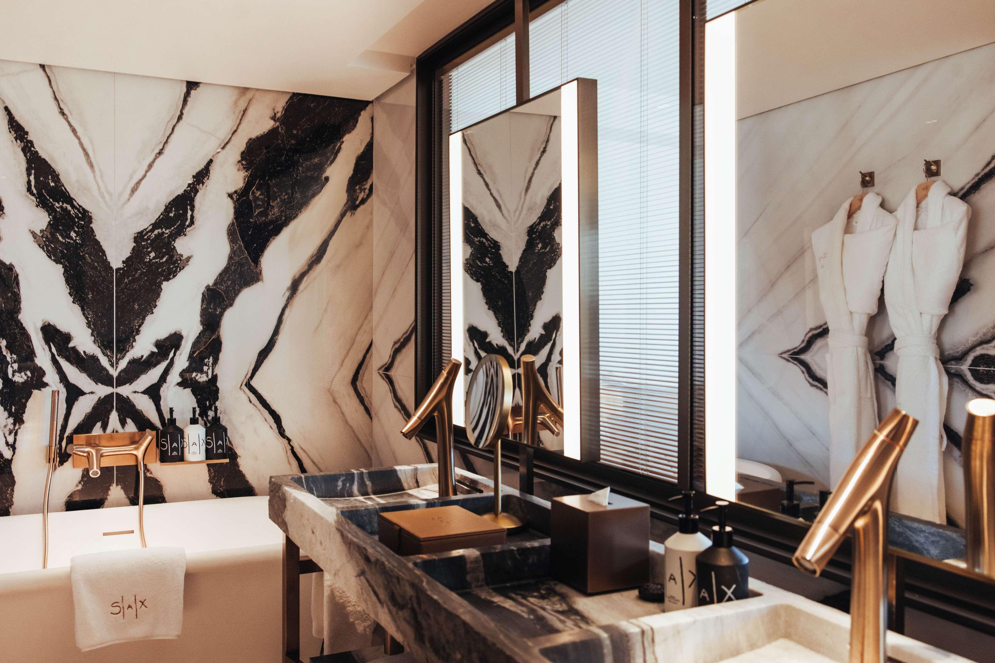 Junior Suite King Size Bed