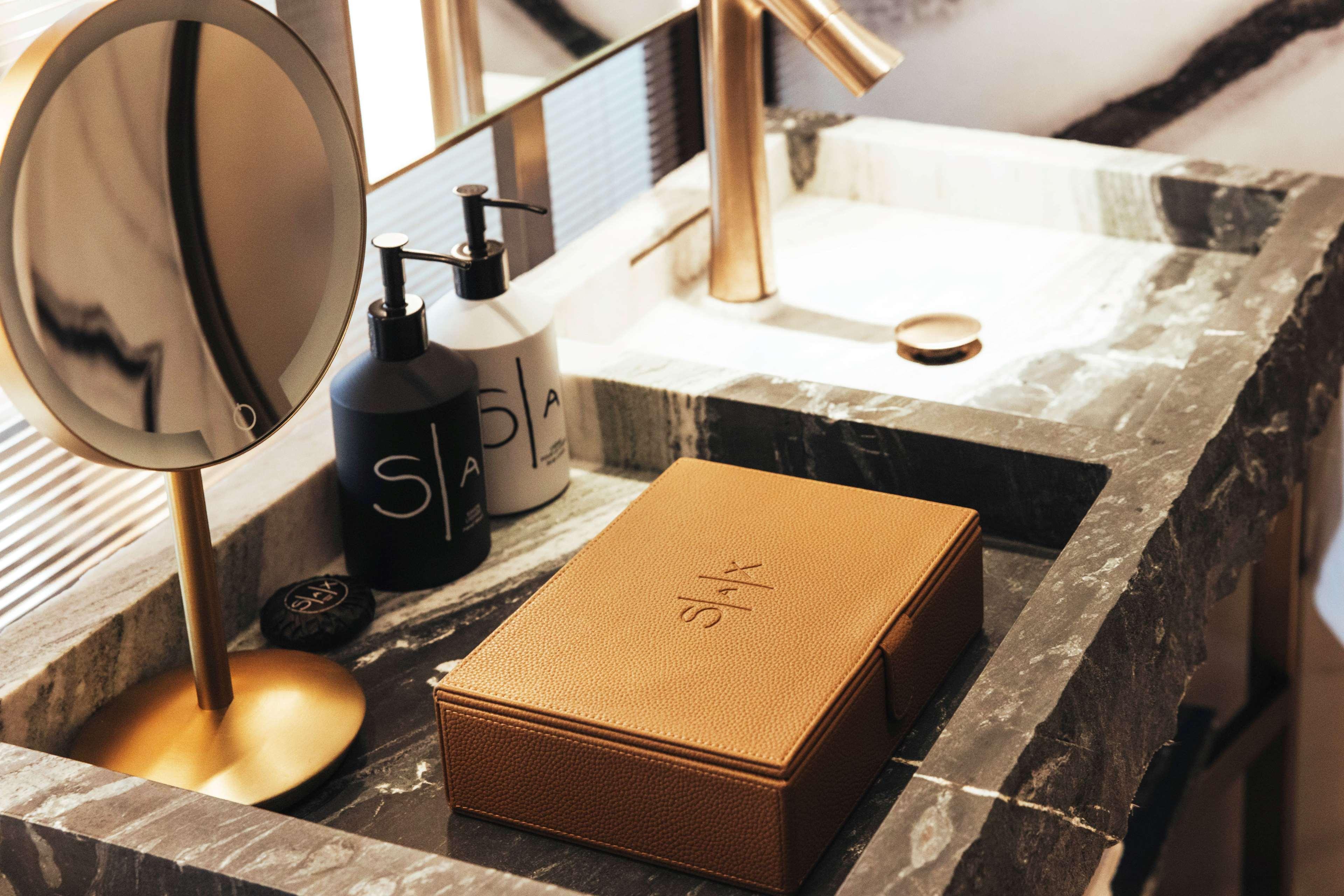 Double Deluxe Queen Bed