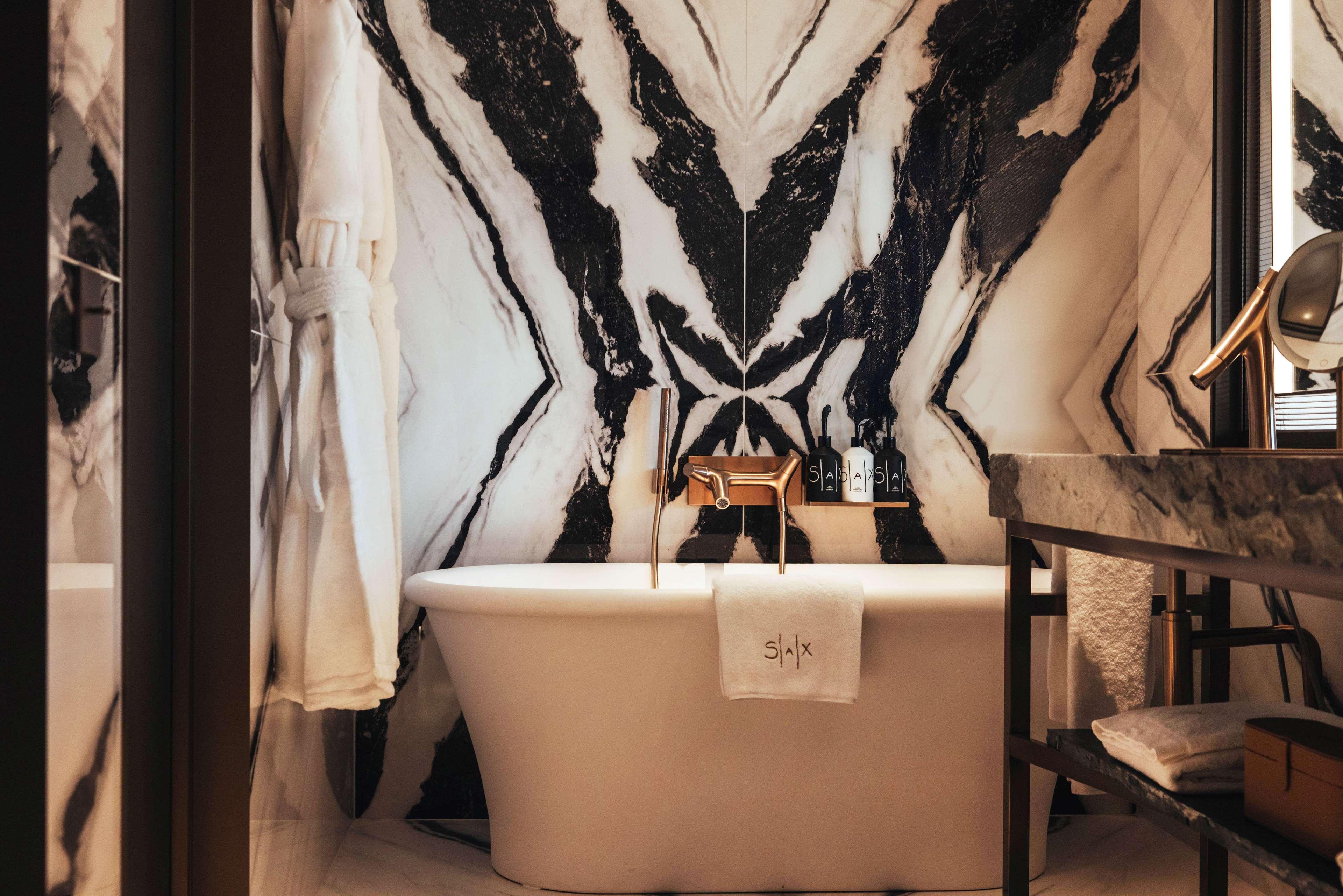 Junior Suite King Size Bed