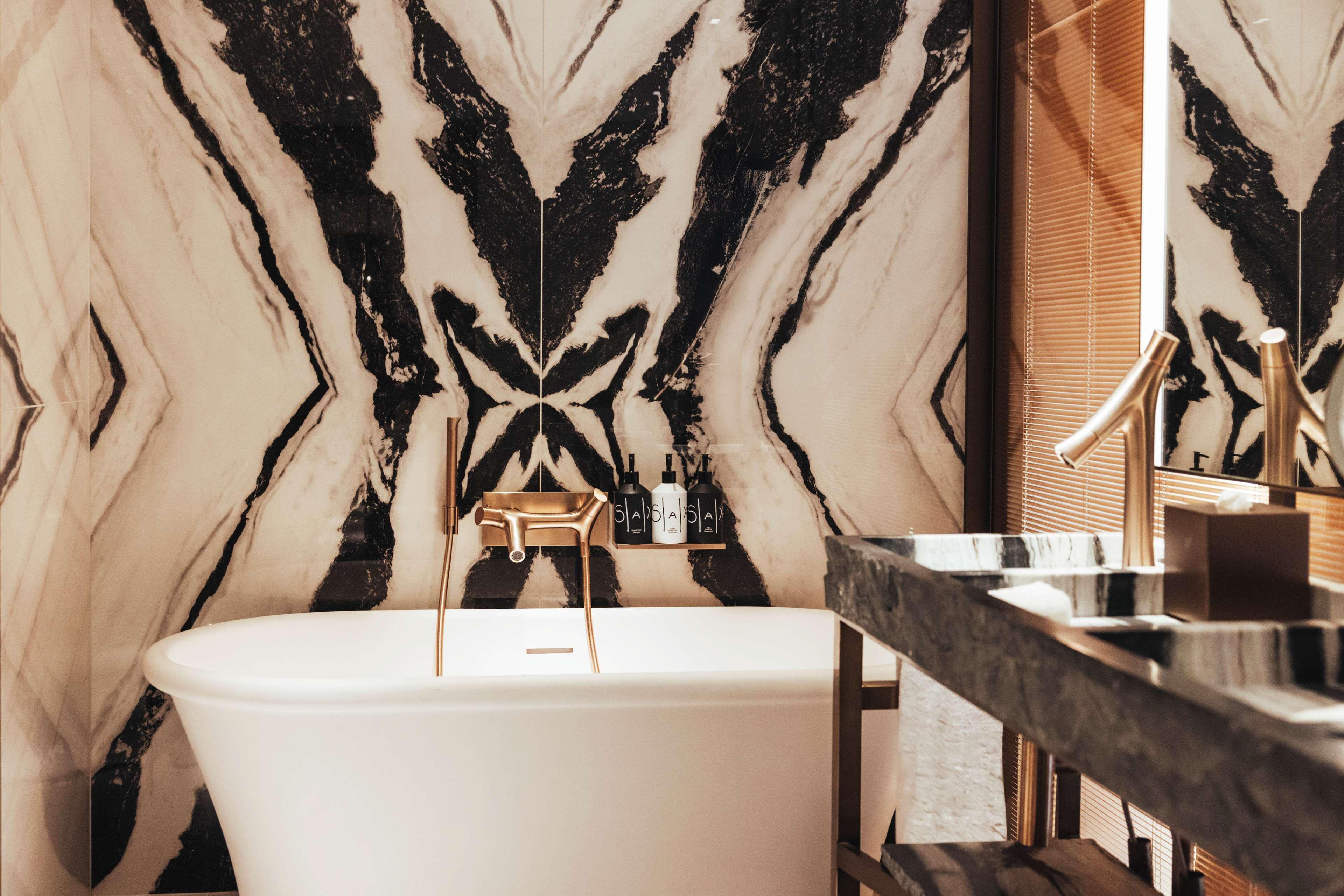 Junior Suite Deluxe King Bed