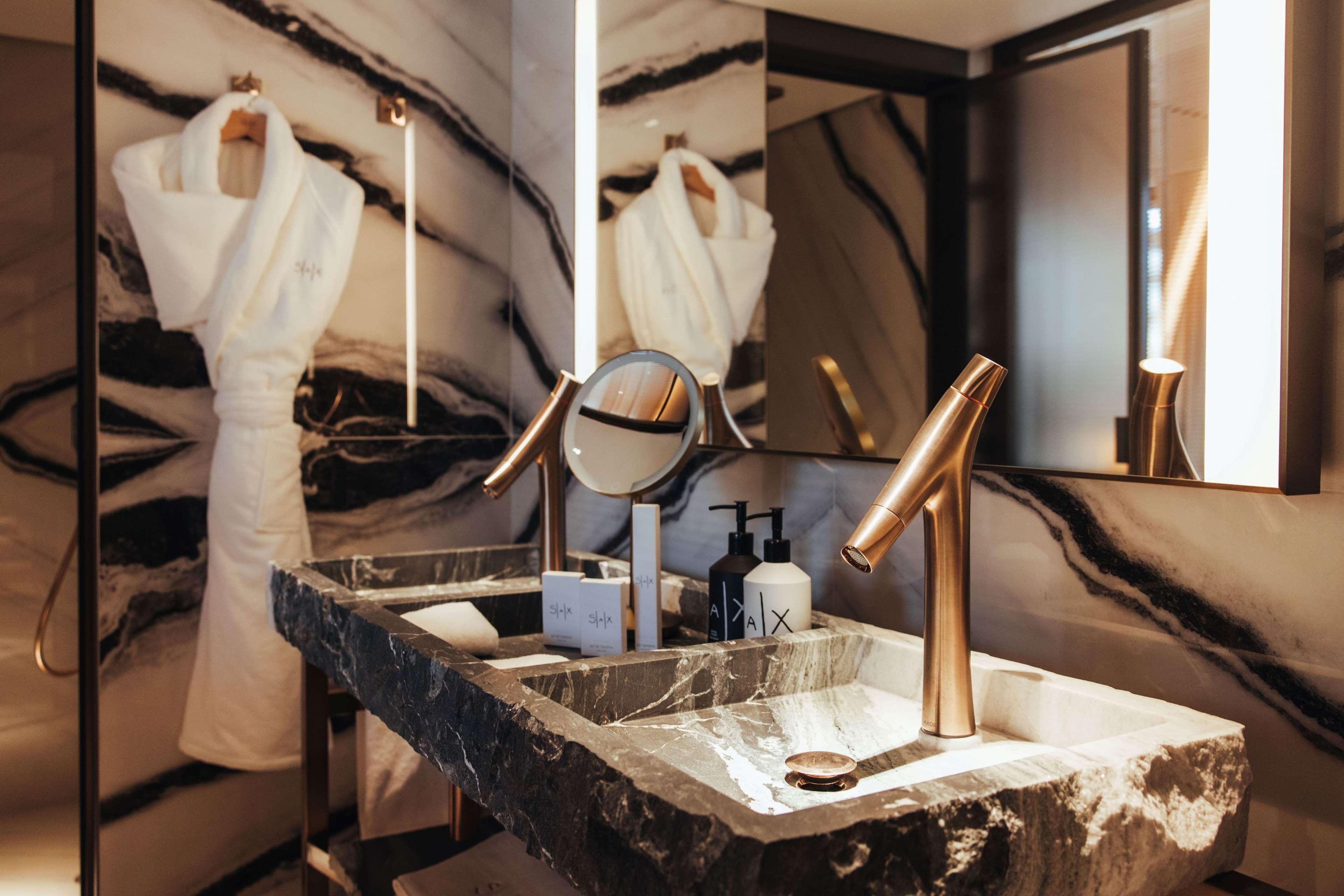 Double Deluxe King Bed