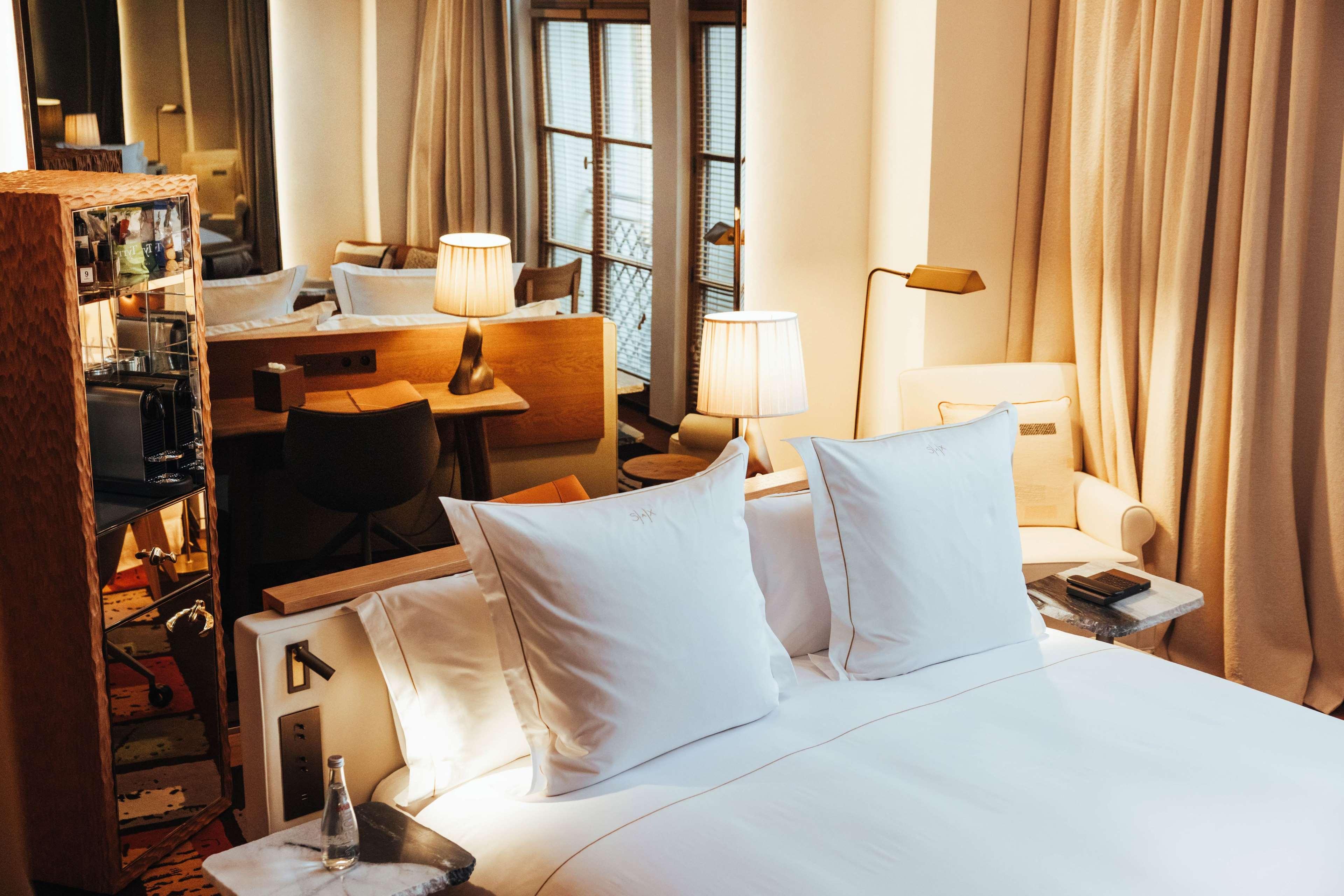 Junior Suite Deluxe King Bed