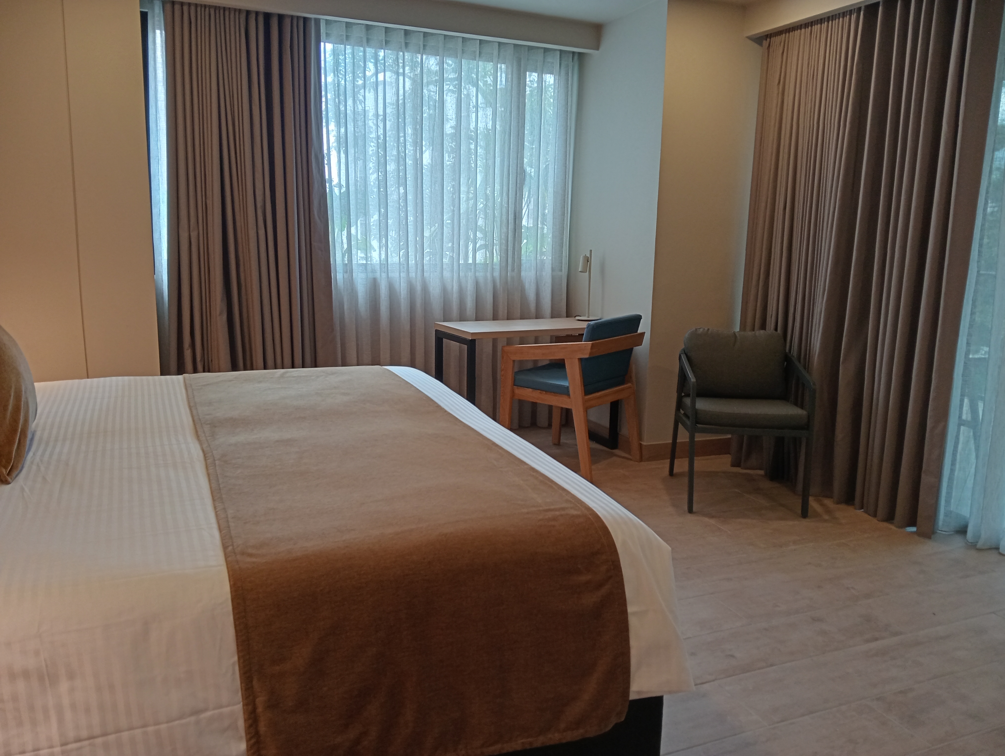 Double Deluxe City View King Bed